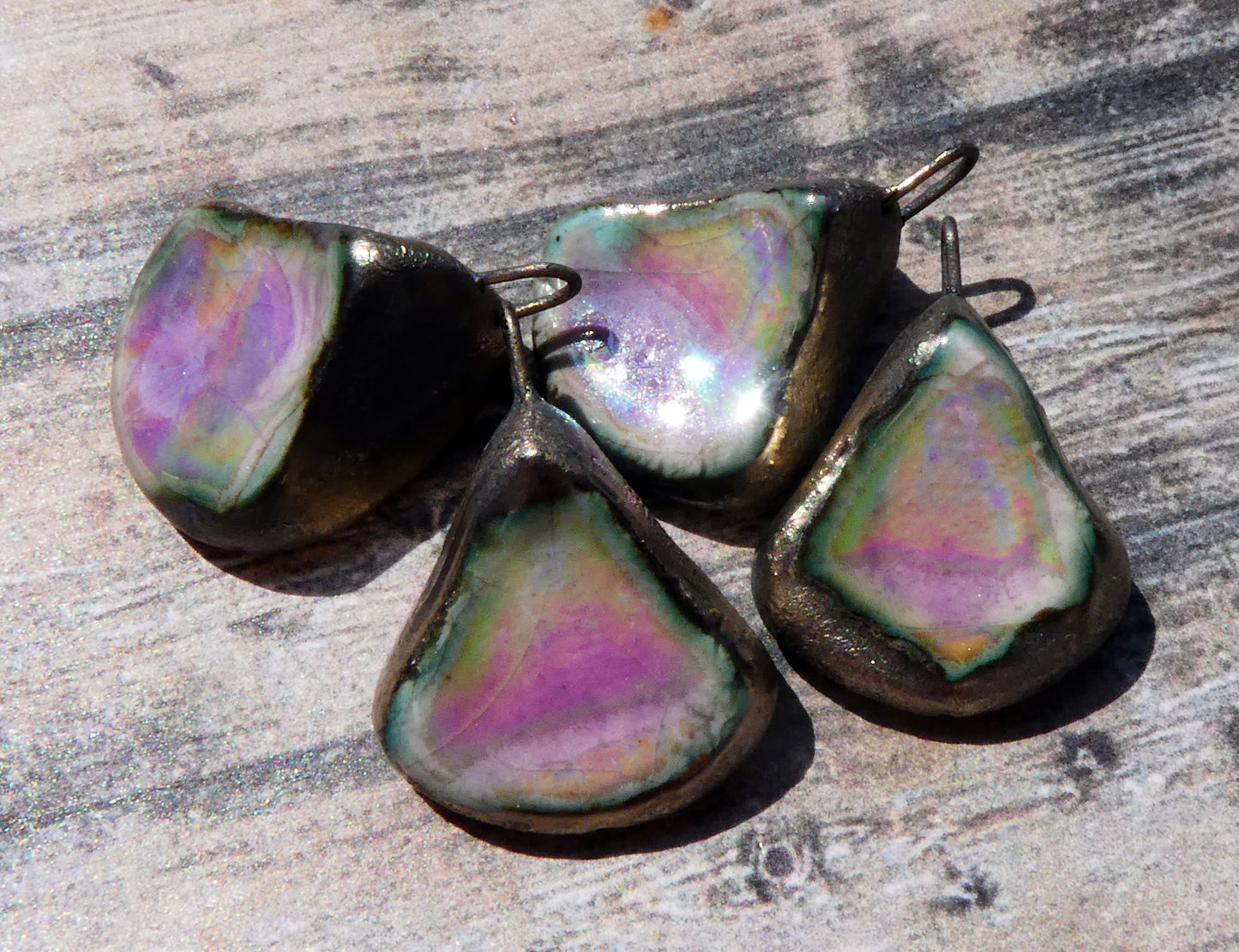 Ceramic Lustrous Shell Belly Charms - Grapel