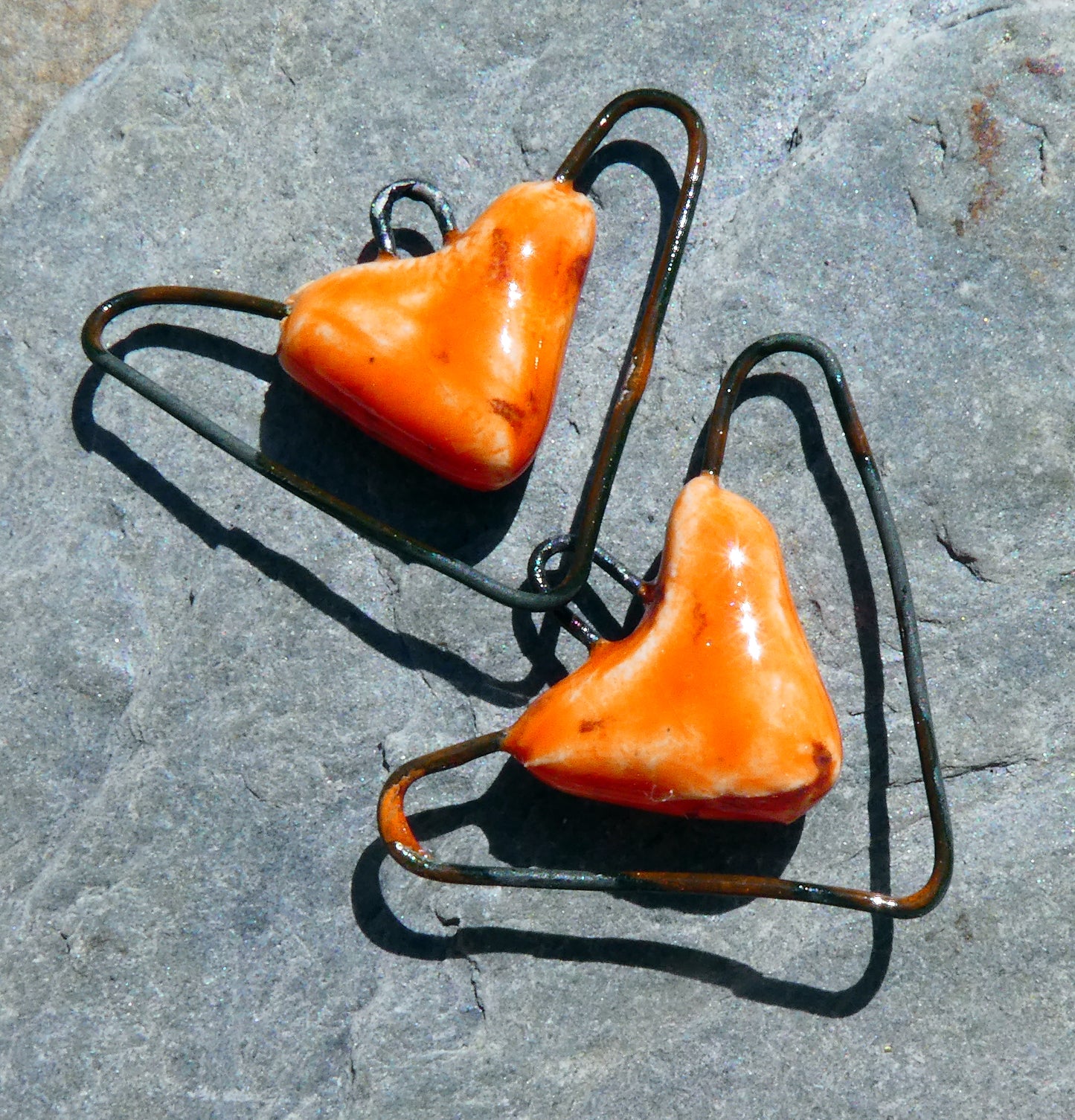 Ceramic Wiry Heart Connectors - Wildfire
