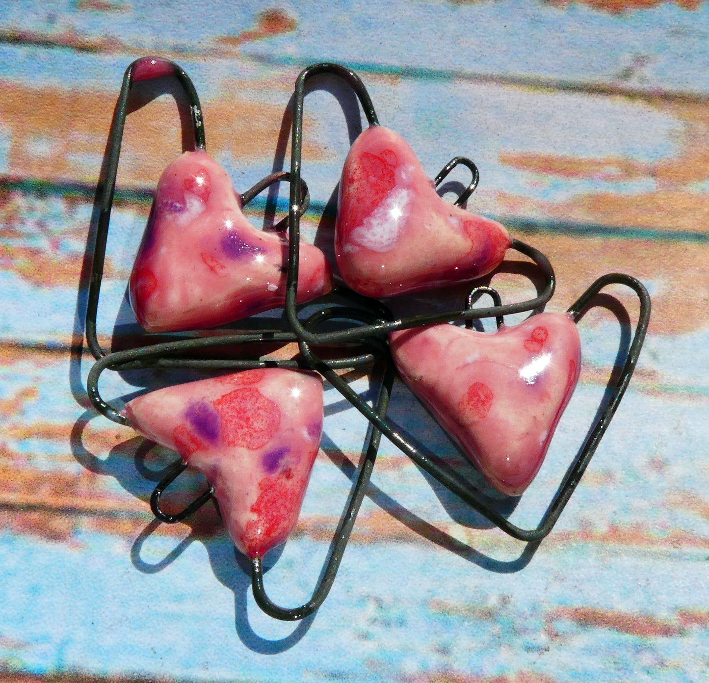 Ceramic Wiry Heart Connectors - Berry Tart