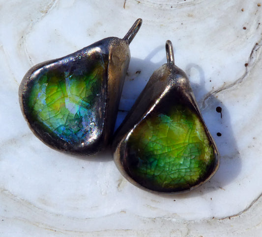 Ceramic Lustrous Shell Belly Charms - Lime