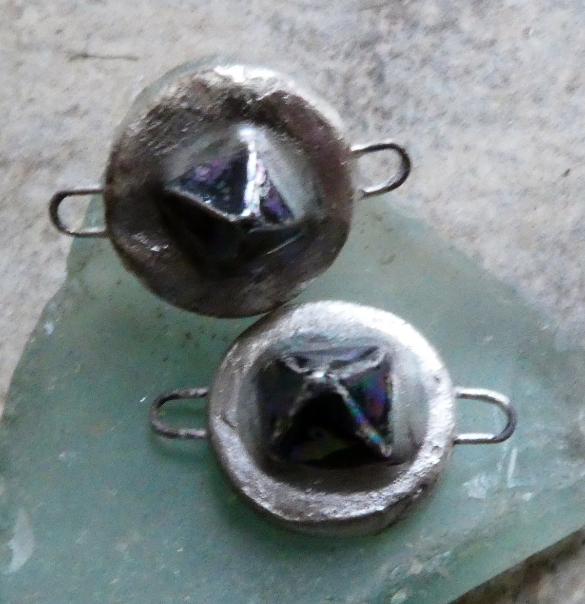 Ceramic Lustrous Silvery Gem Connectors- Black