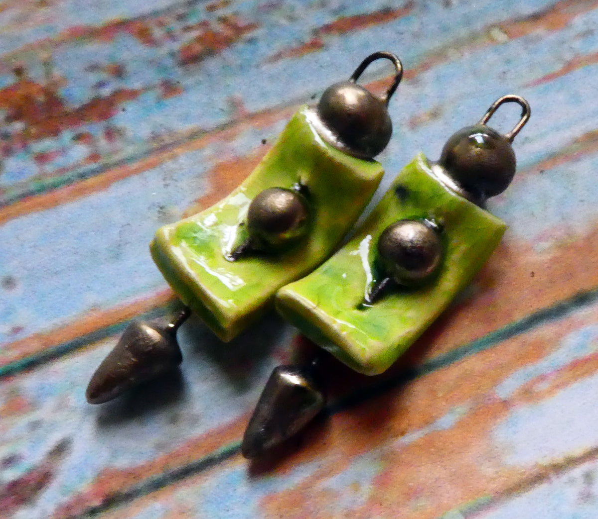 Ceramic Curvy Spike Charms - Lime
