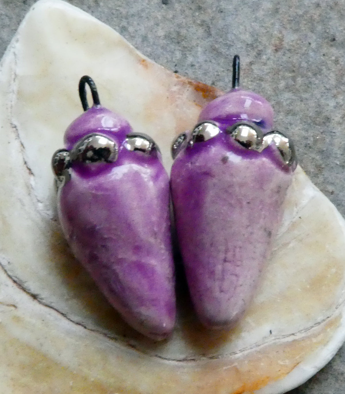 Ceramic Lustre Specked Pointy Charms - Grapel