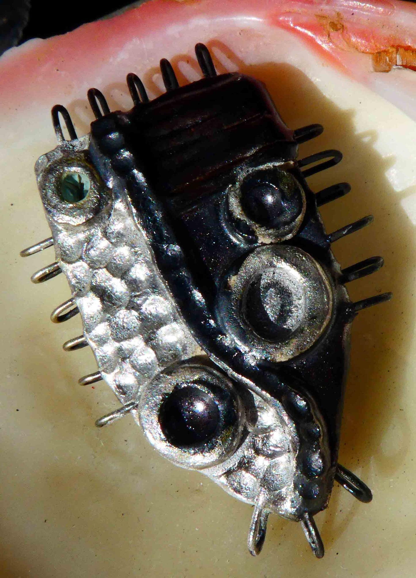 Ceramic Moulded Connector Pendant