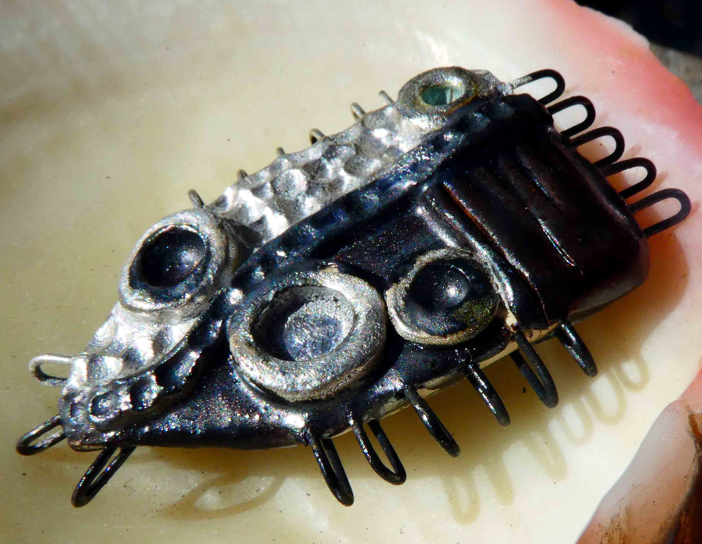 Ceramic Moulded Connector Pendant