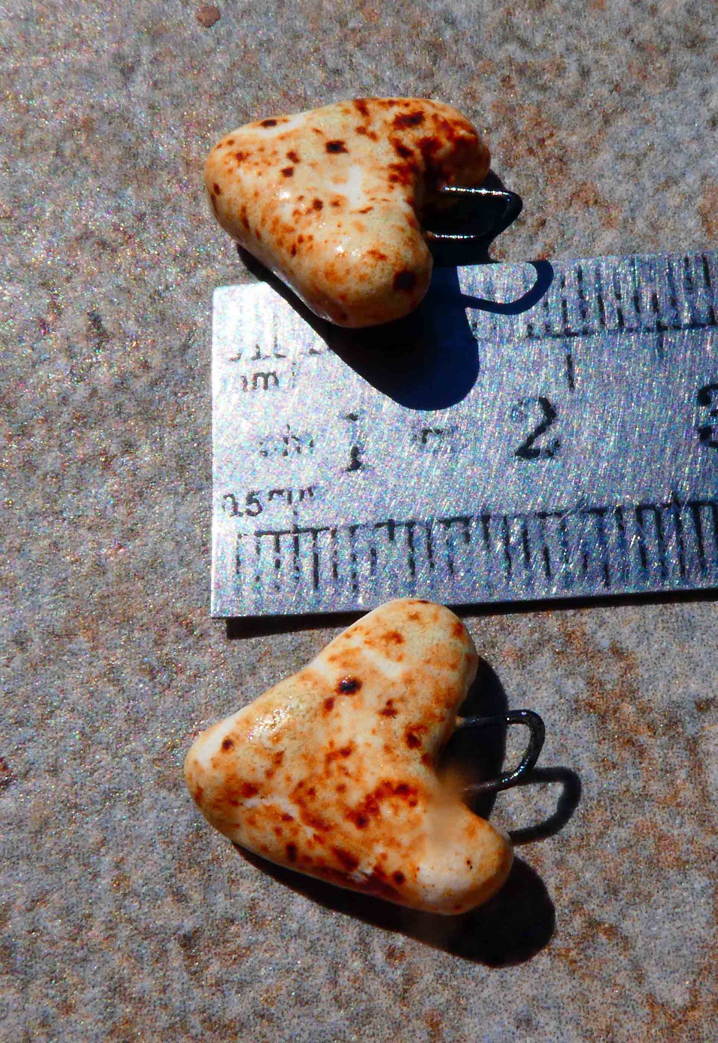 Ceramic Little Heart Drops -Pebble