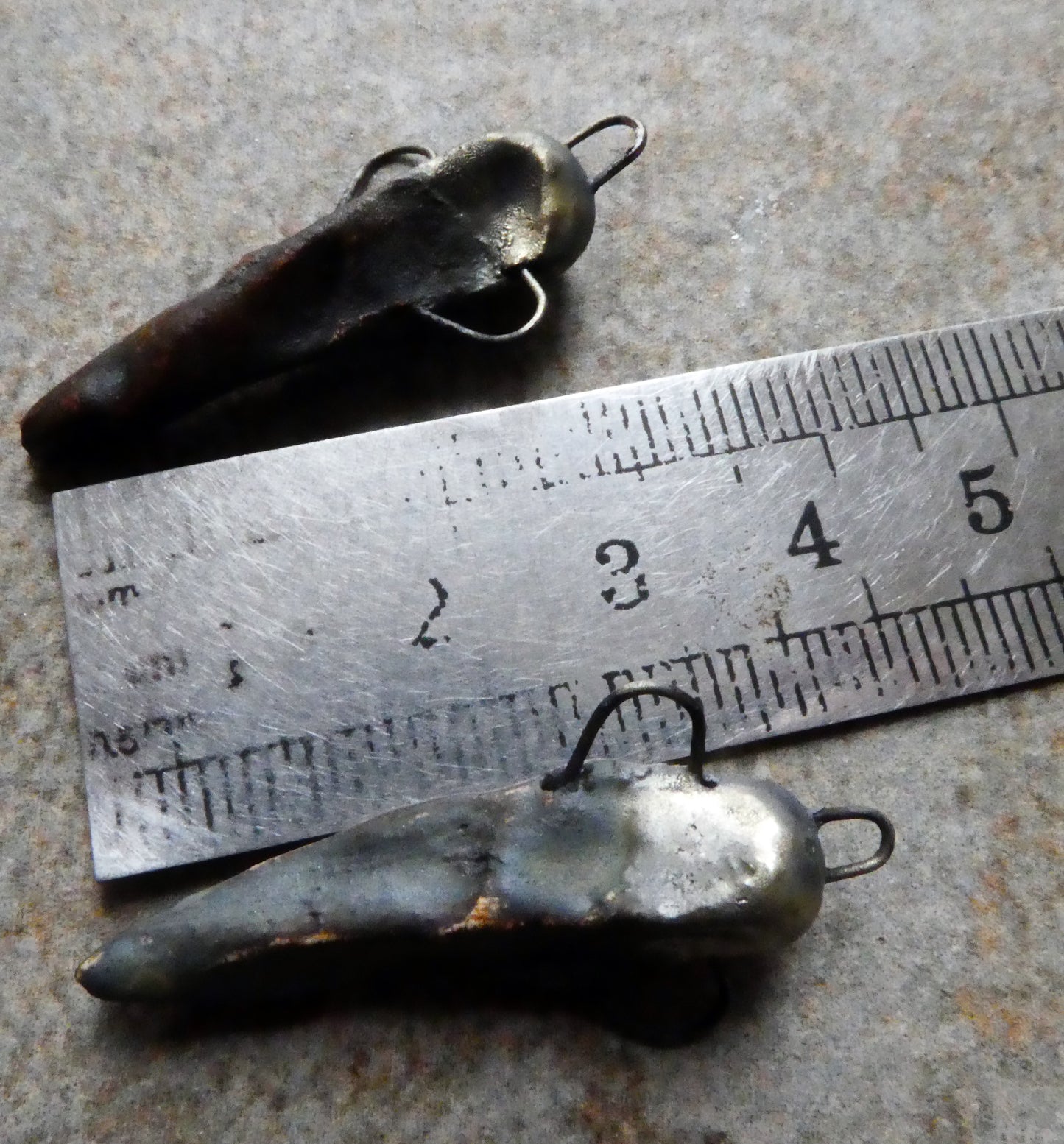 Ceramic Pinched Dagger Earring Connectors -Oxide