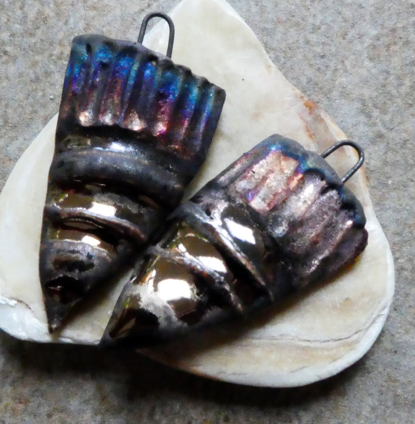 Ceramic Textured Scorched Shield Charms - Glossy Gold