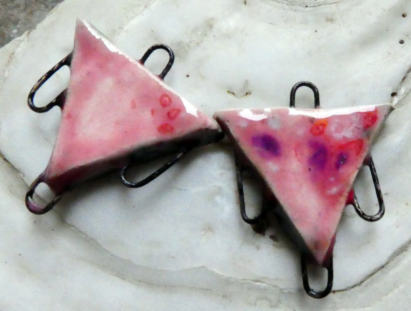 Ceramic Three Hoop Triangle Connectors - Berry Tart