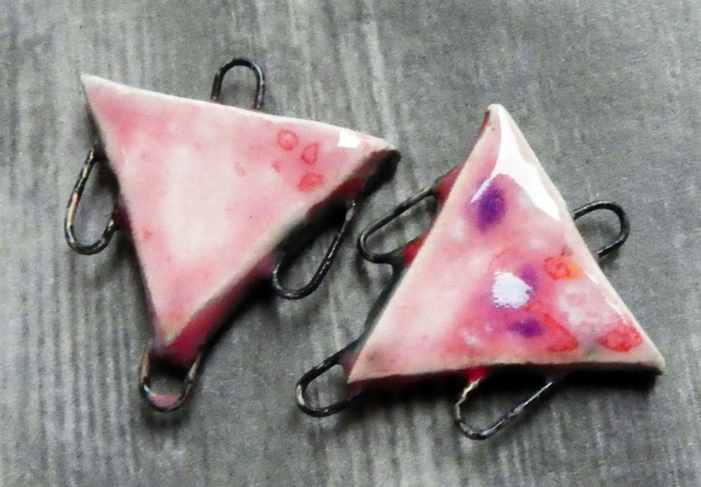 Ceramic Three Hoop Triangle Connectors - Berry Tart