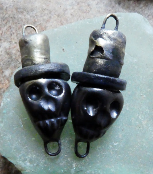 Ceramic Skulls in Top Hat Connectors -Pewter