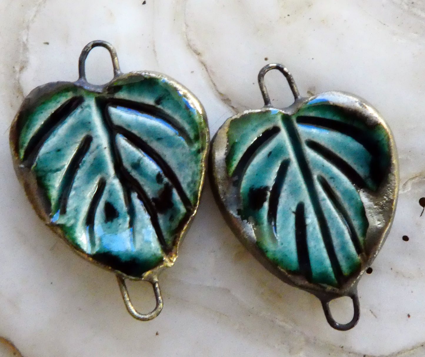 Ceramic Heart Shaped Leaf Connectors - Ocean Mist