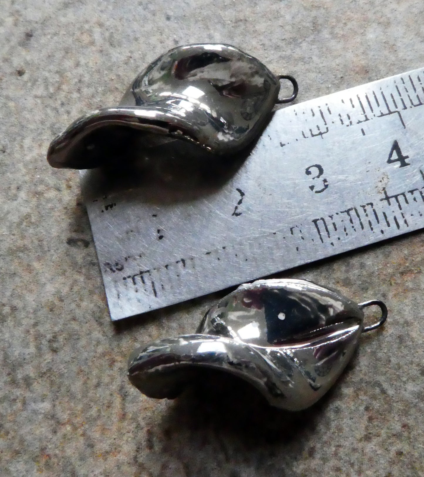 Ceramic Lustre Twist Charms - Platinum