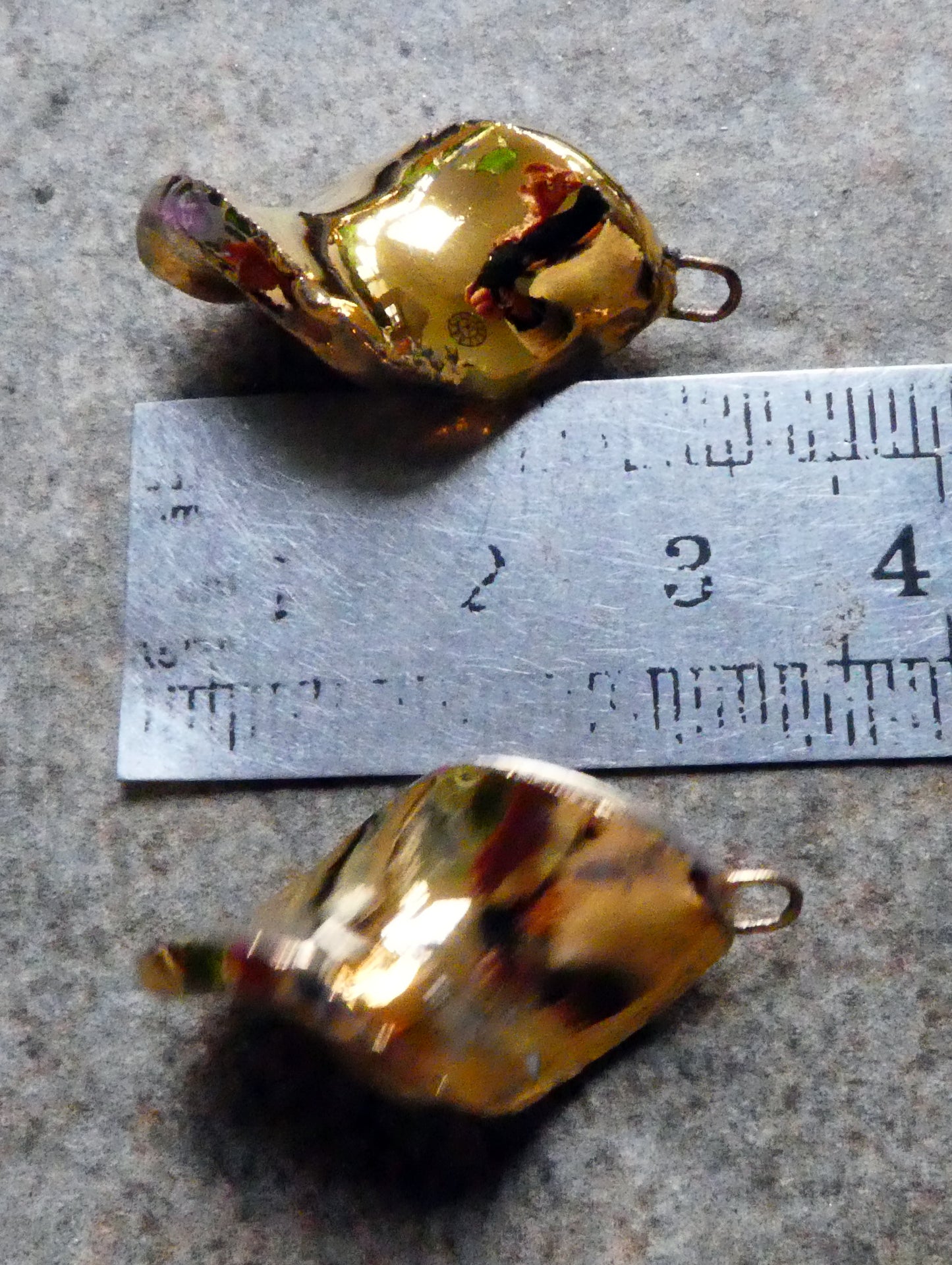 Ceramic Lustre Twist Charms - Gold