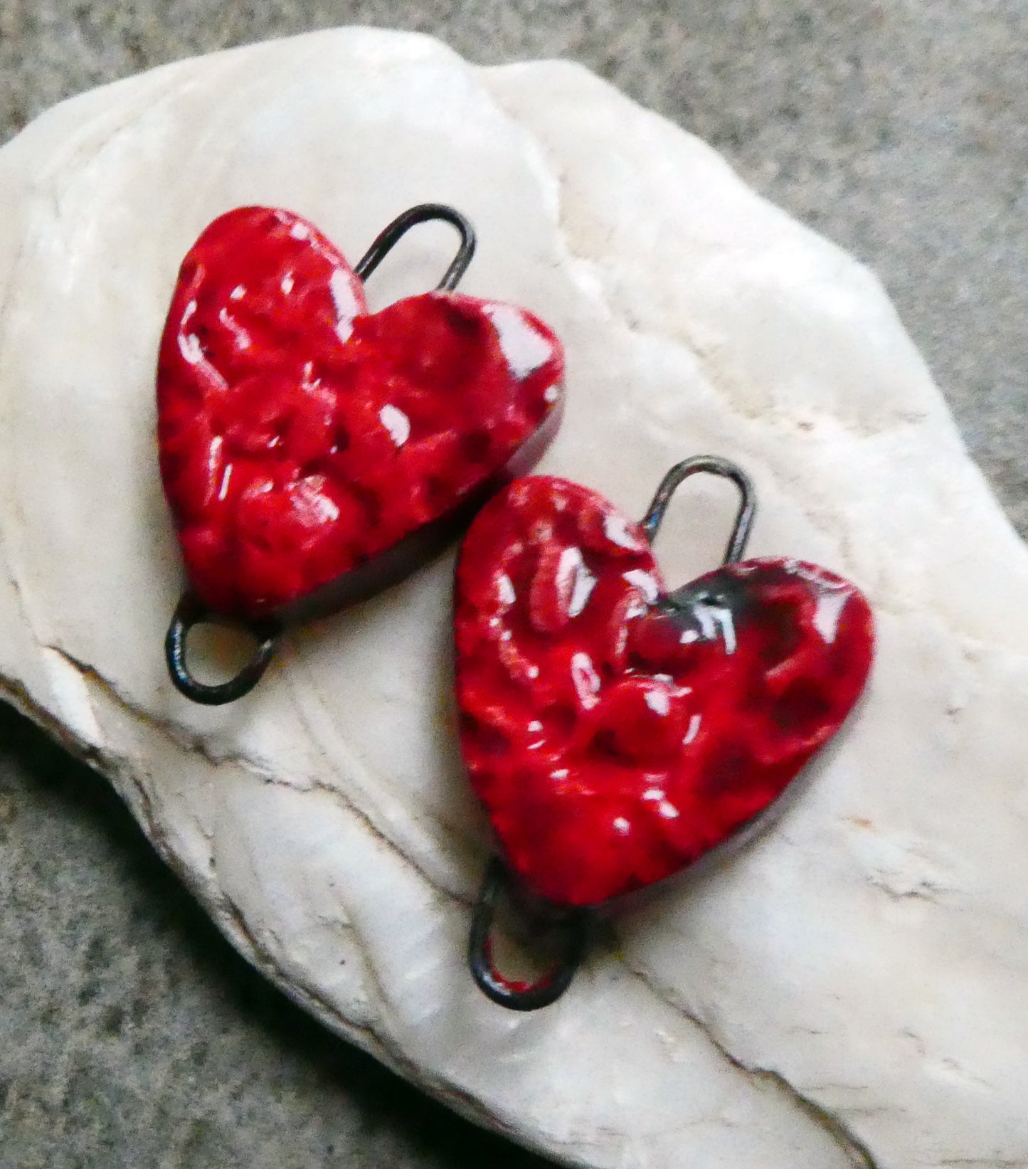 Ceramic Little Textured Heart Connectors - Red