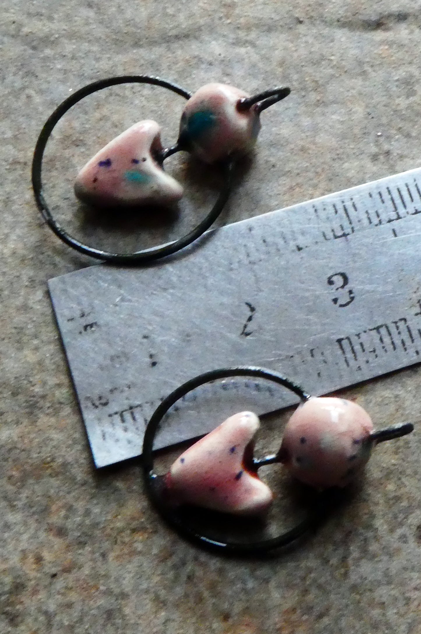 Ceramic Hoopy Heart and Bobble Connectors - Coral Puff