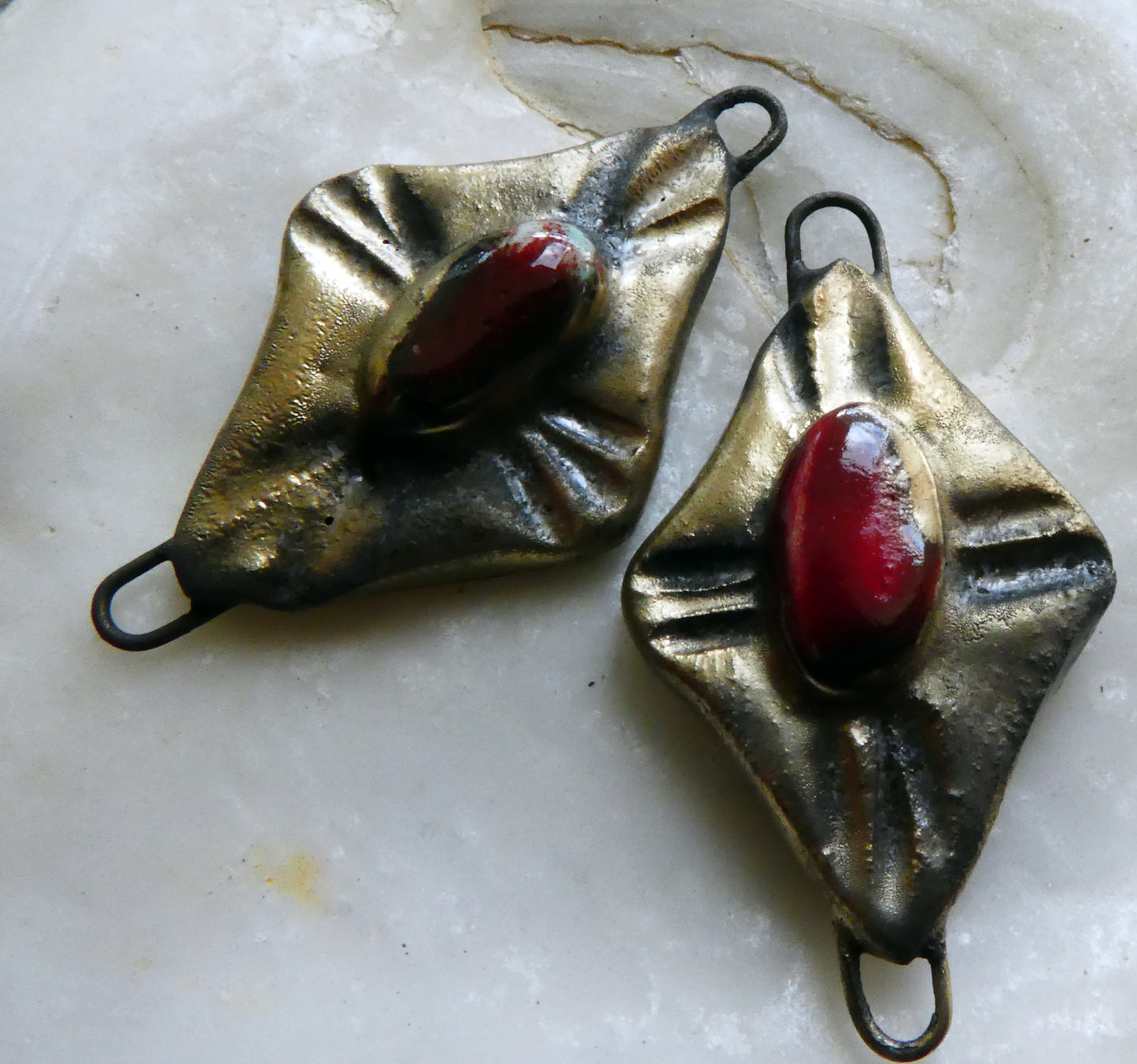 Ceramic Bronzy Diamond Connectors -Red