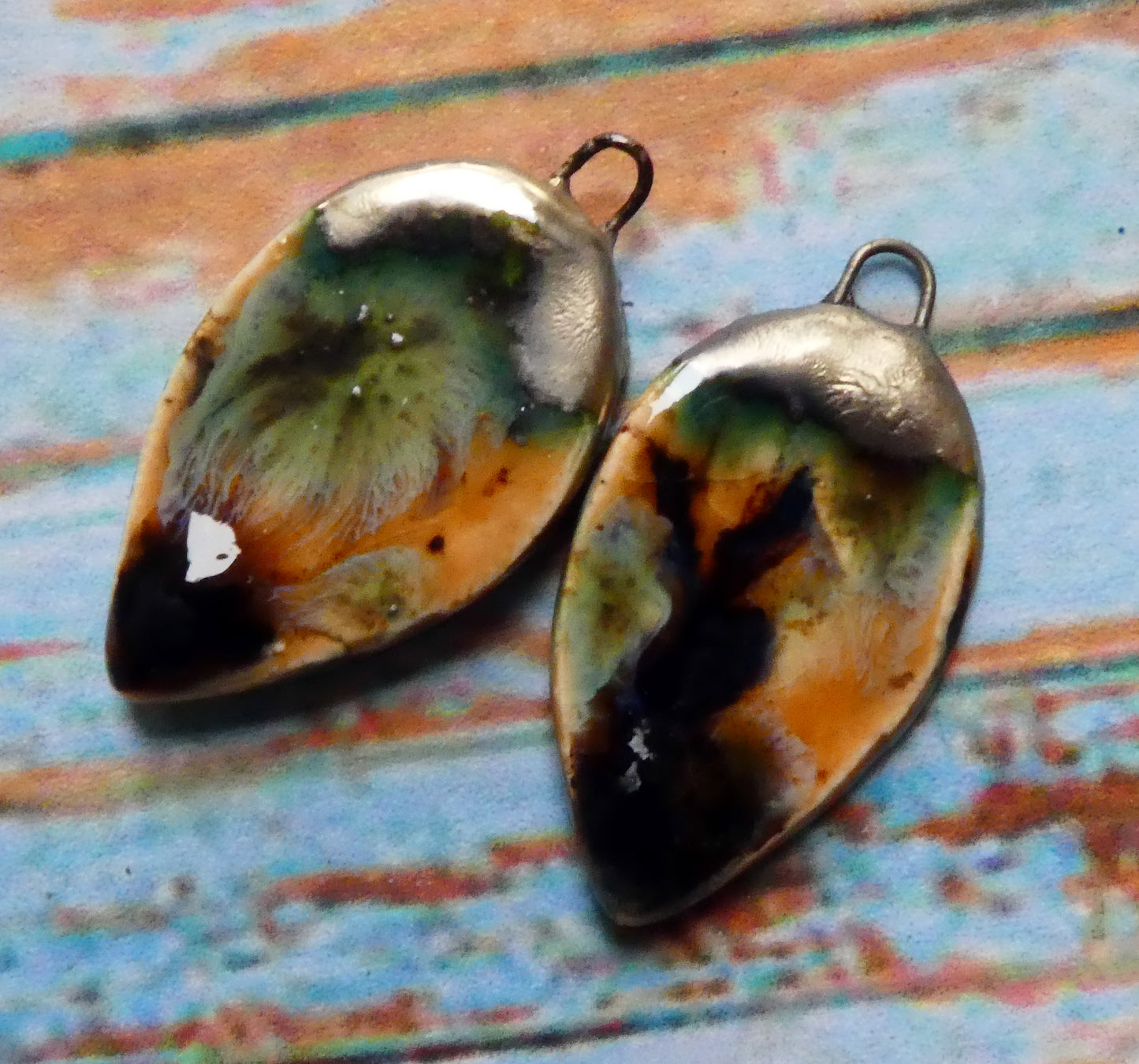 Ceramic Slim Leaf Charms - Oriental Caramel