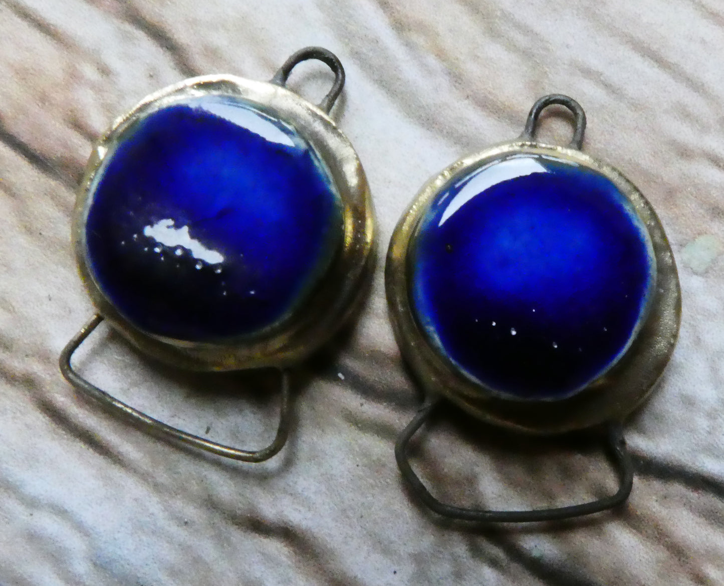 Ceramic Medium Moulded Disc Connectors - Mirror Blue