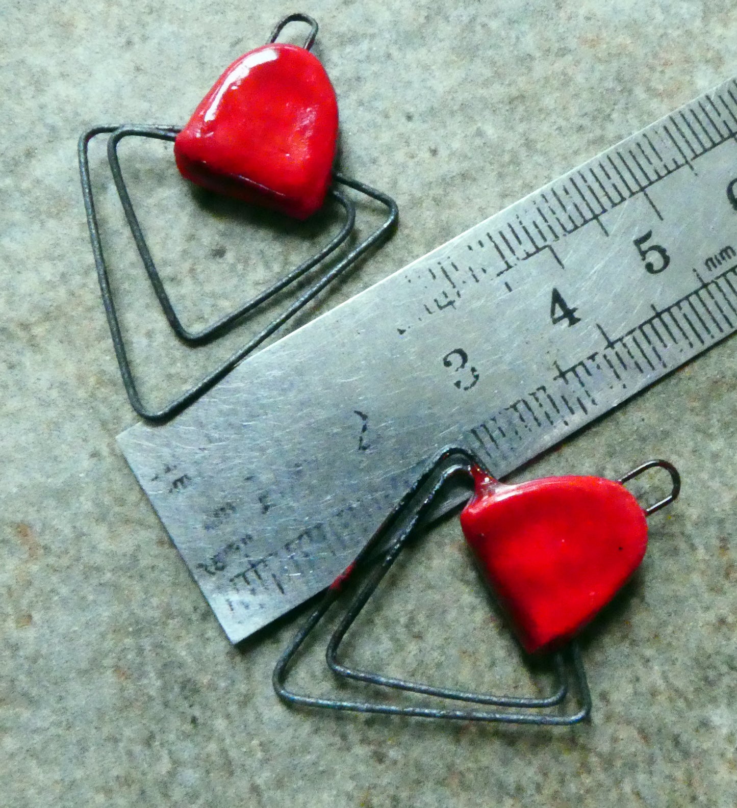 Ceramic Double Hoop Triangular Connectors -Red