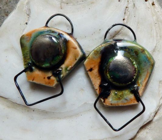 Ceramic Triangular Hooped Bronzy Connectors -Oriental Caramel