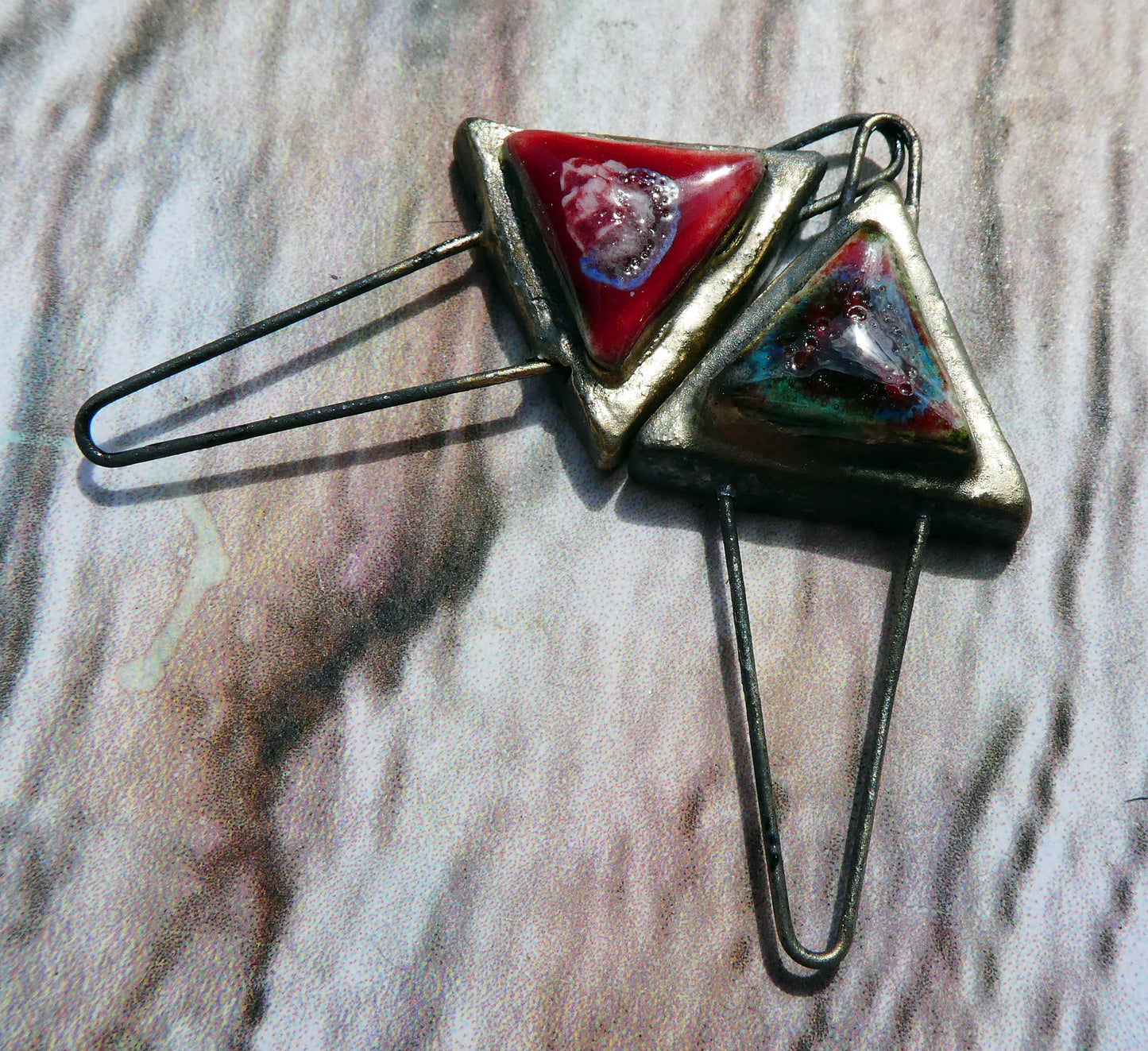 Ceramic Little Moulded Triangle Connectors -Fushia Fantastic