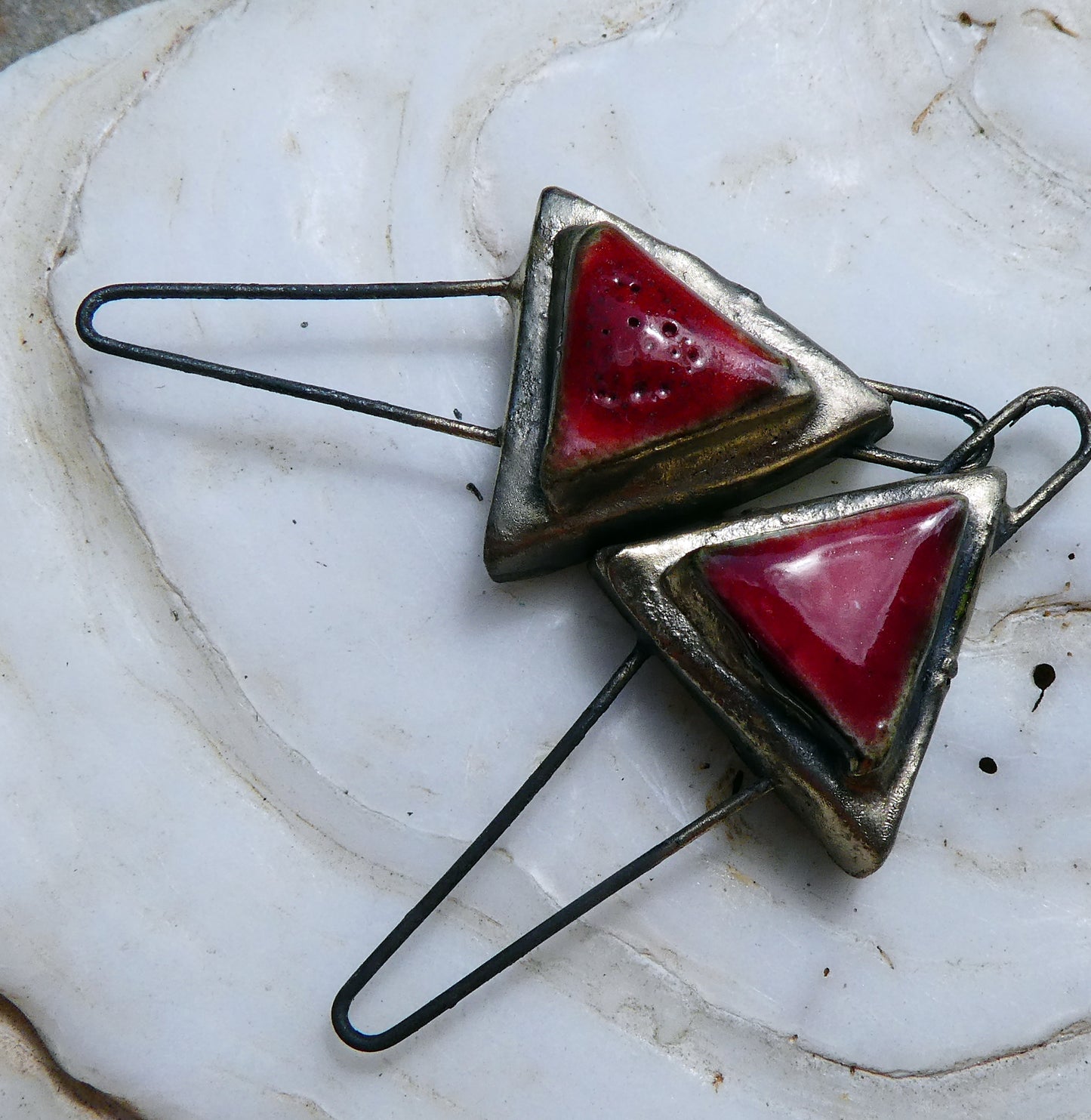 Ceramic Little Moulded Triangle Connectors -Pillar Box