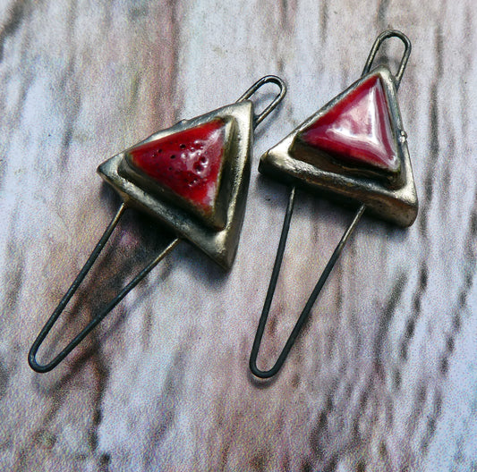 Ceramic Little Moulded Triangle Connectors -Pillar Box