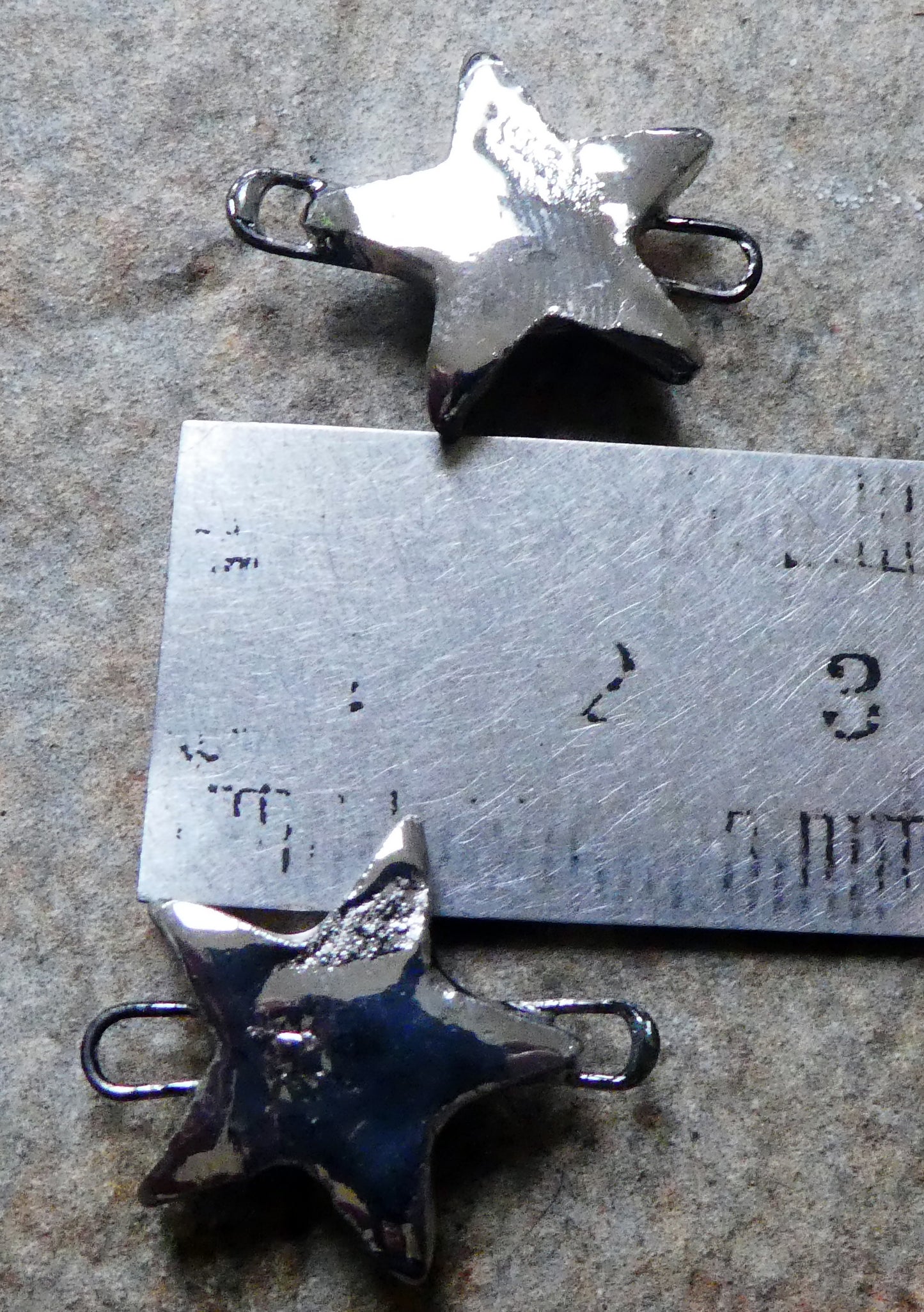 Ceramic Moulded Stars Earring Connectors -Platinum and Gold Lustre