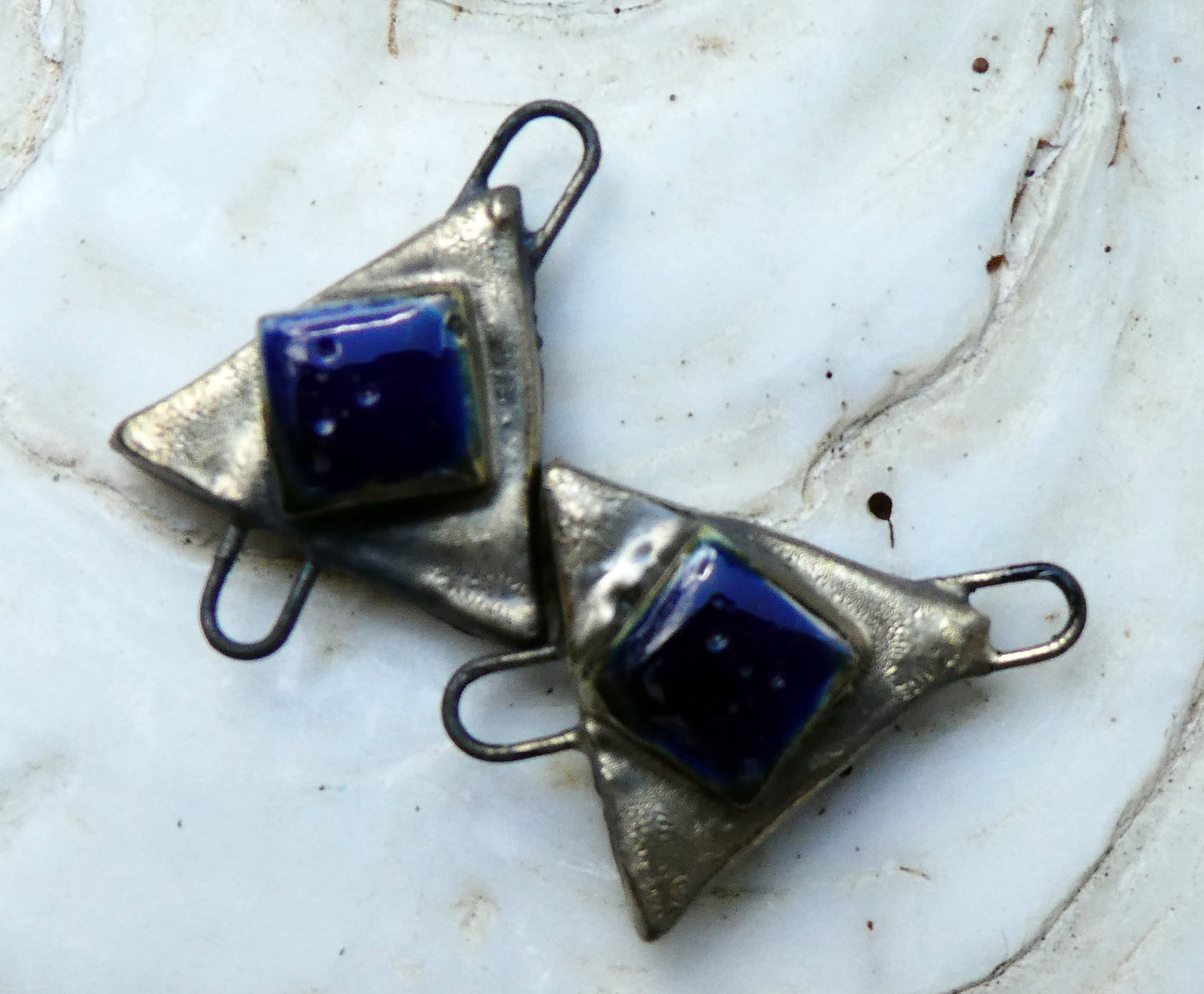 Ceramic Little Moulded Triangle Connectors -Mirror Blue