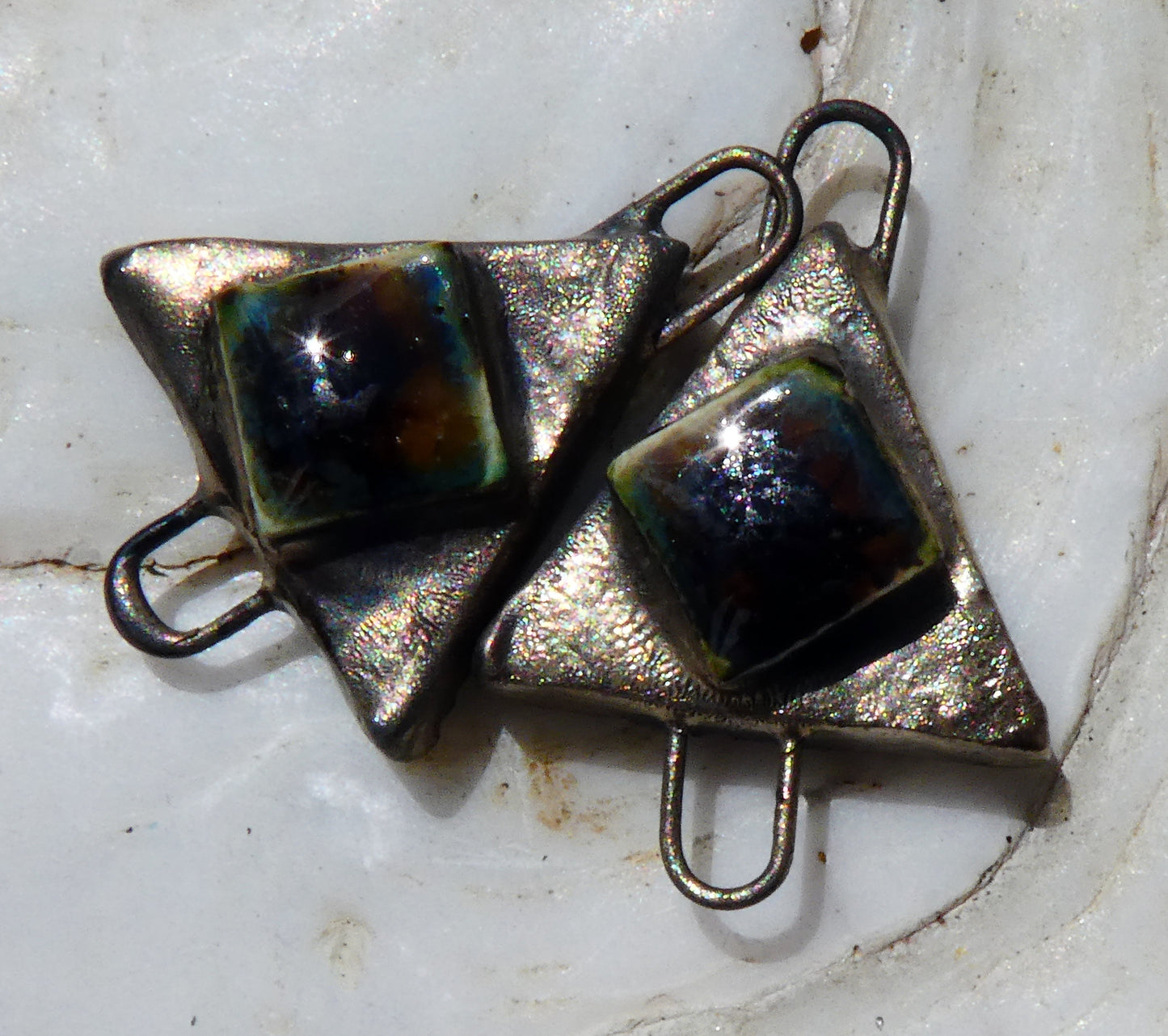 Ceramic Little Moulded Triangle Connectors -Oriental Caramel