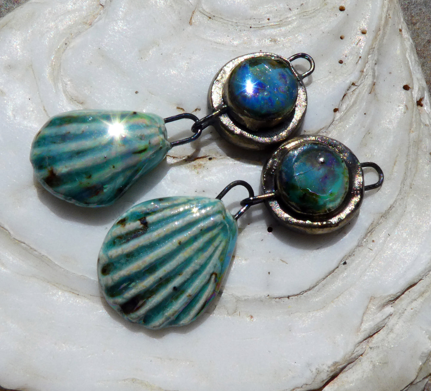 Ceramic Lustrous Moulded Disc and Shell Dangles - Blue Guppy