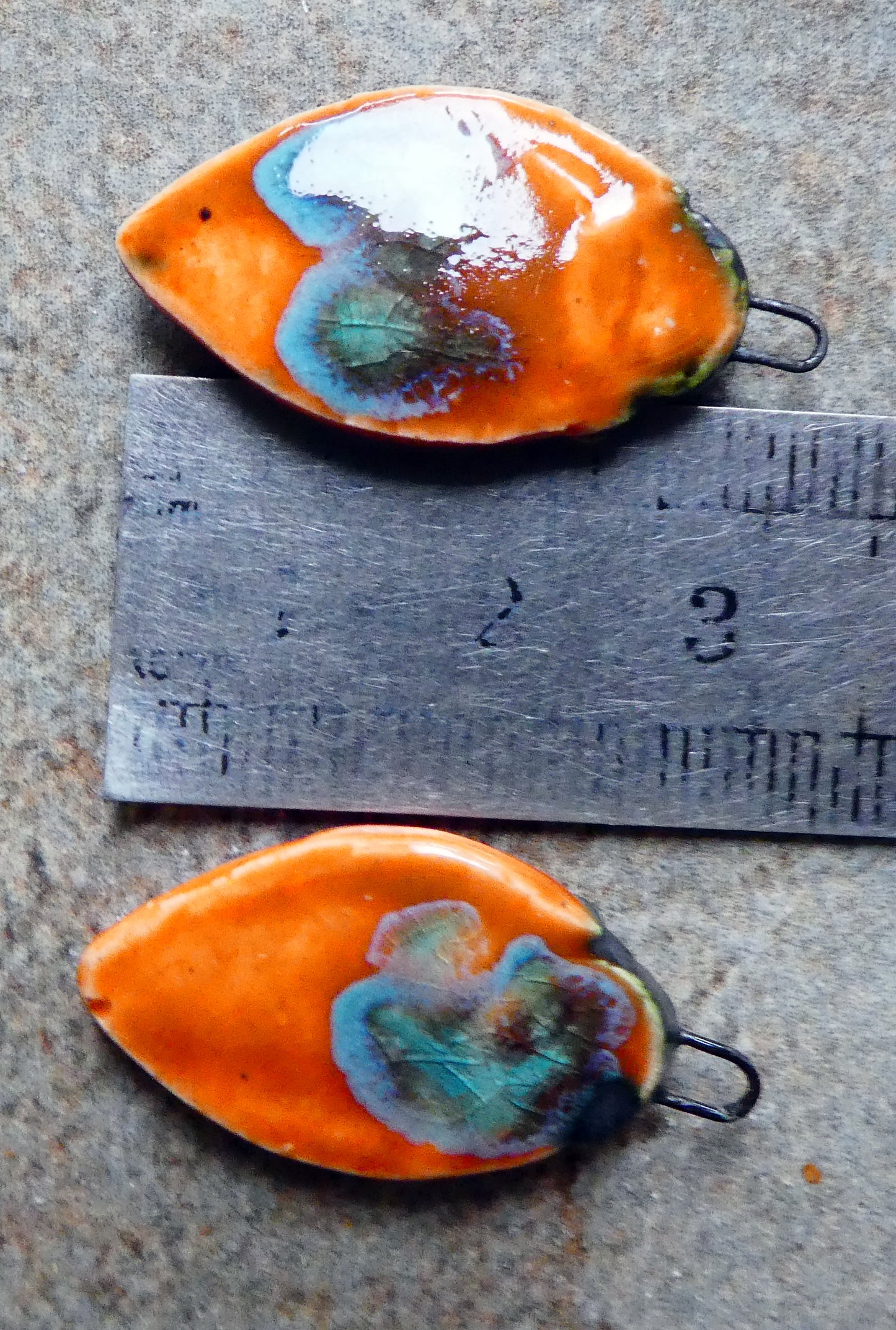 Ceramic Decorative Pointy Charms - Vermillion Sunburst