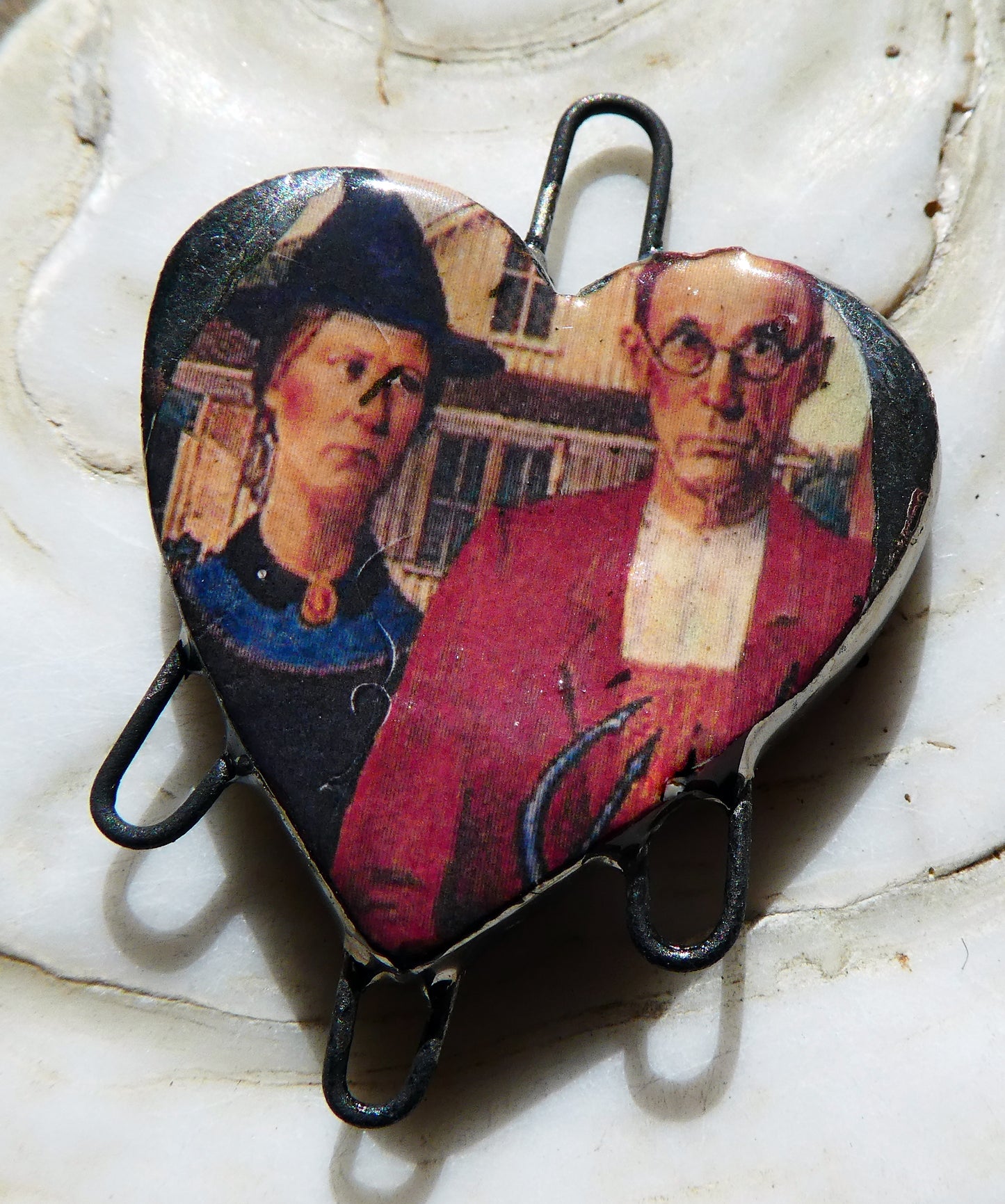 Ceramic American Gothic Heart Connector