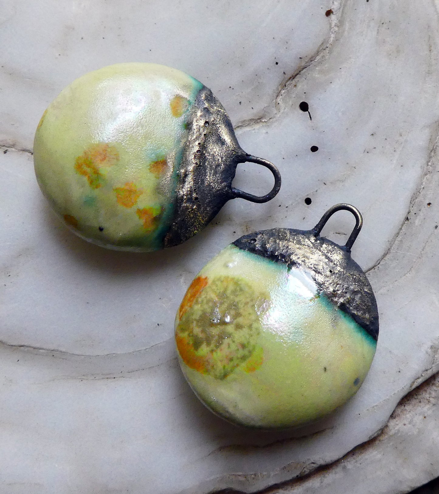 Ceramic Lustrous Disc Drops - Haystack