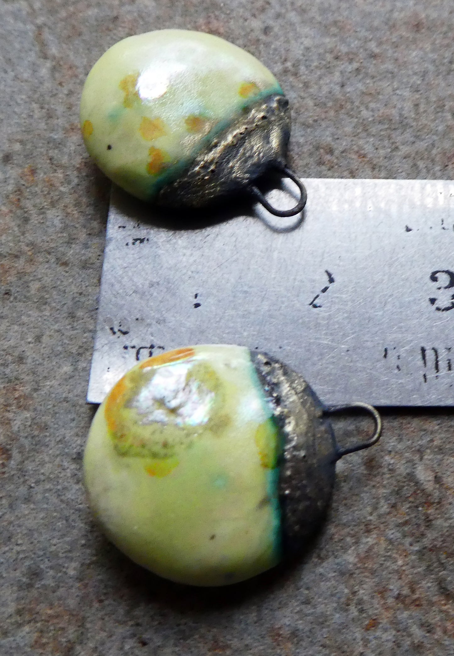 Ceramic Lustrous Disc Drops - Haystack