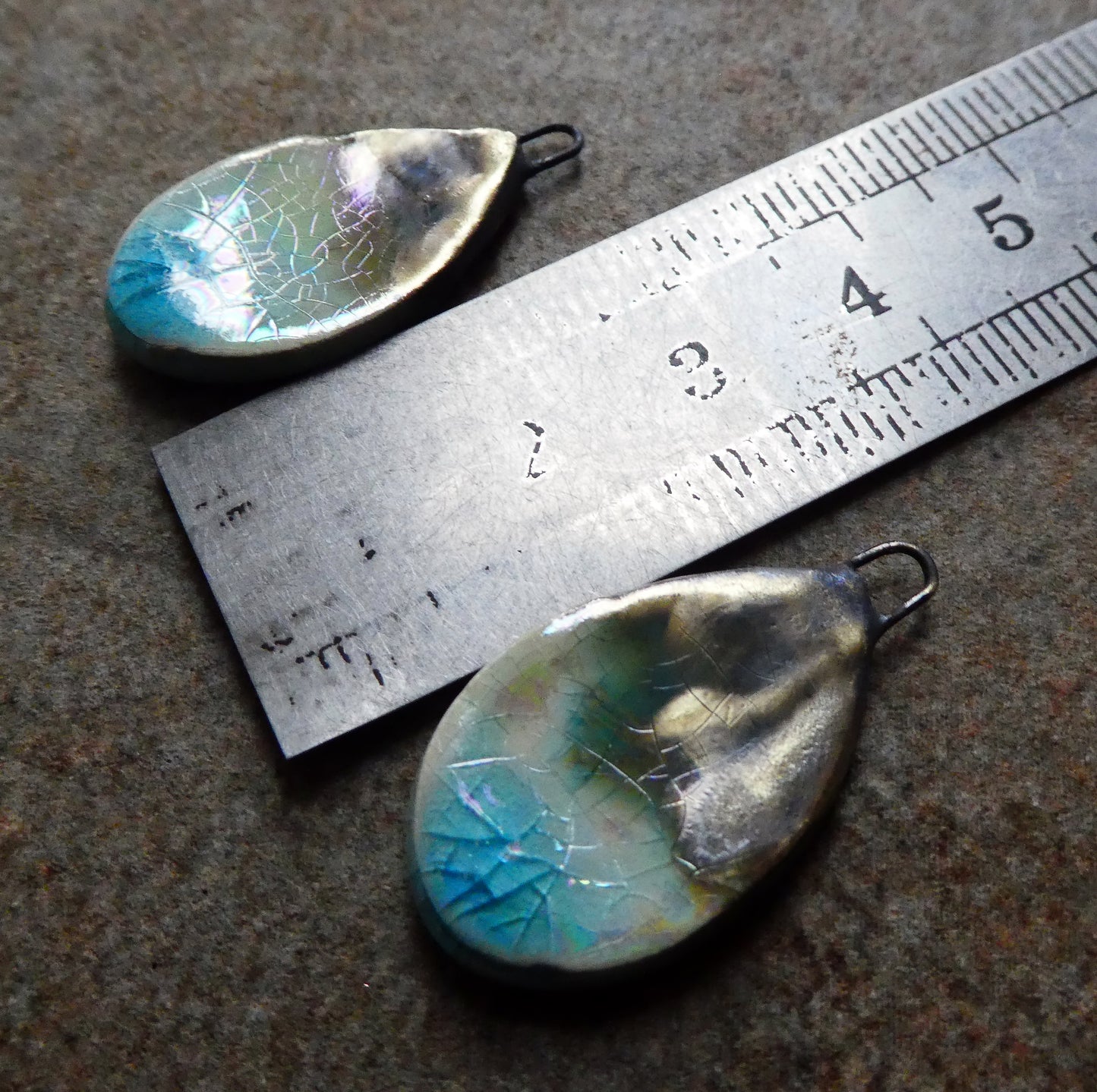 Ceramic Lustrous Flat Teardrop Drops - Aquamarine Crackle