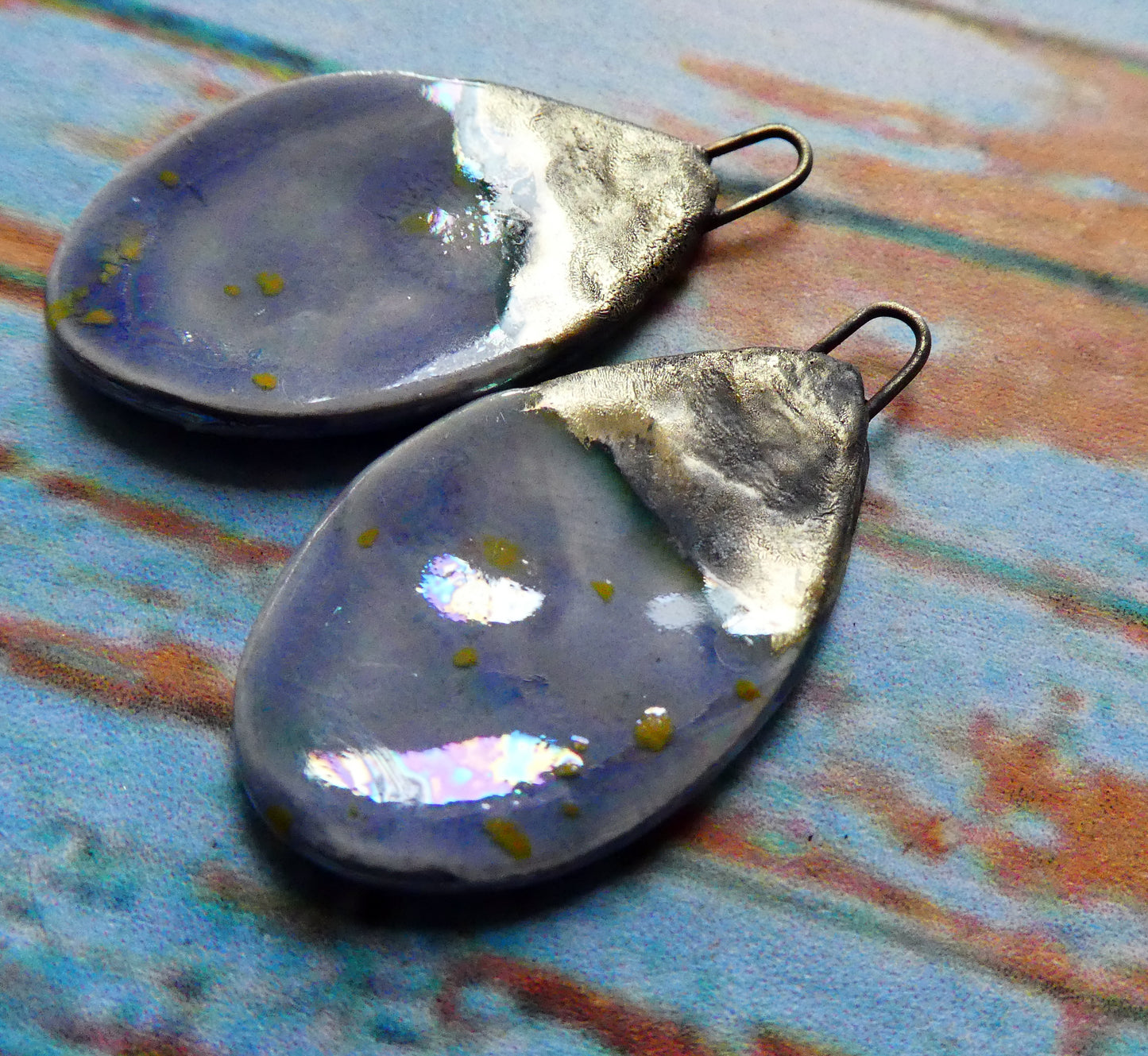 Ceramic Lustrous Flat Teardrop Drops - Peritwinkle