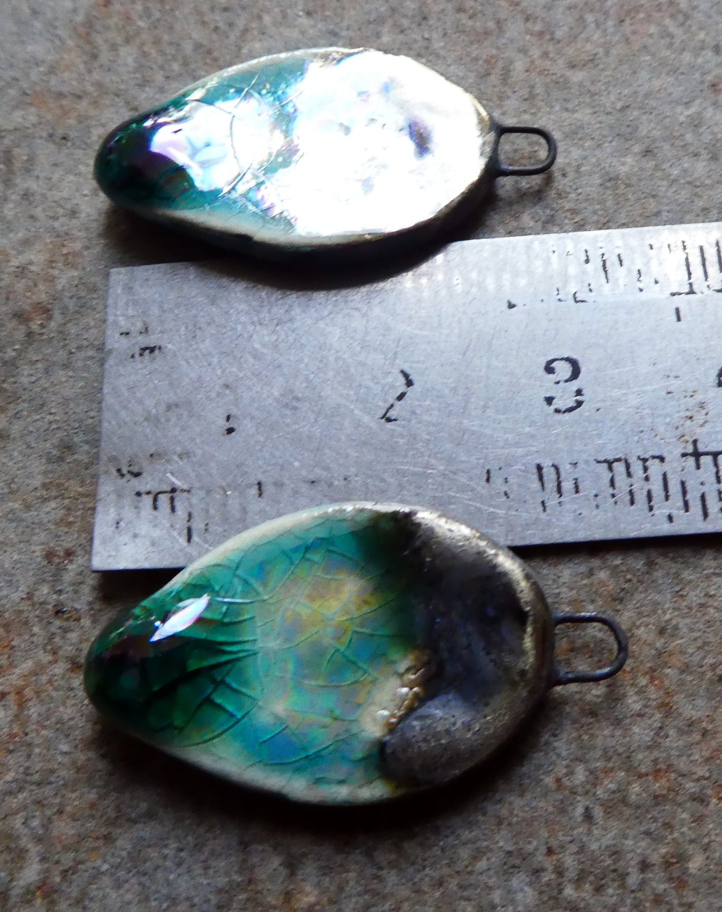 Ceramic Lustrous Flat Leaf Drops -Aqua Delight