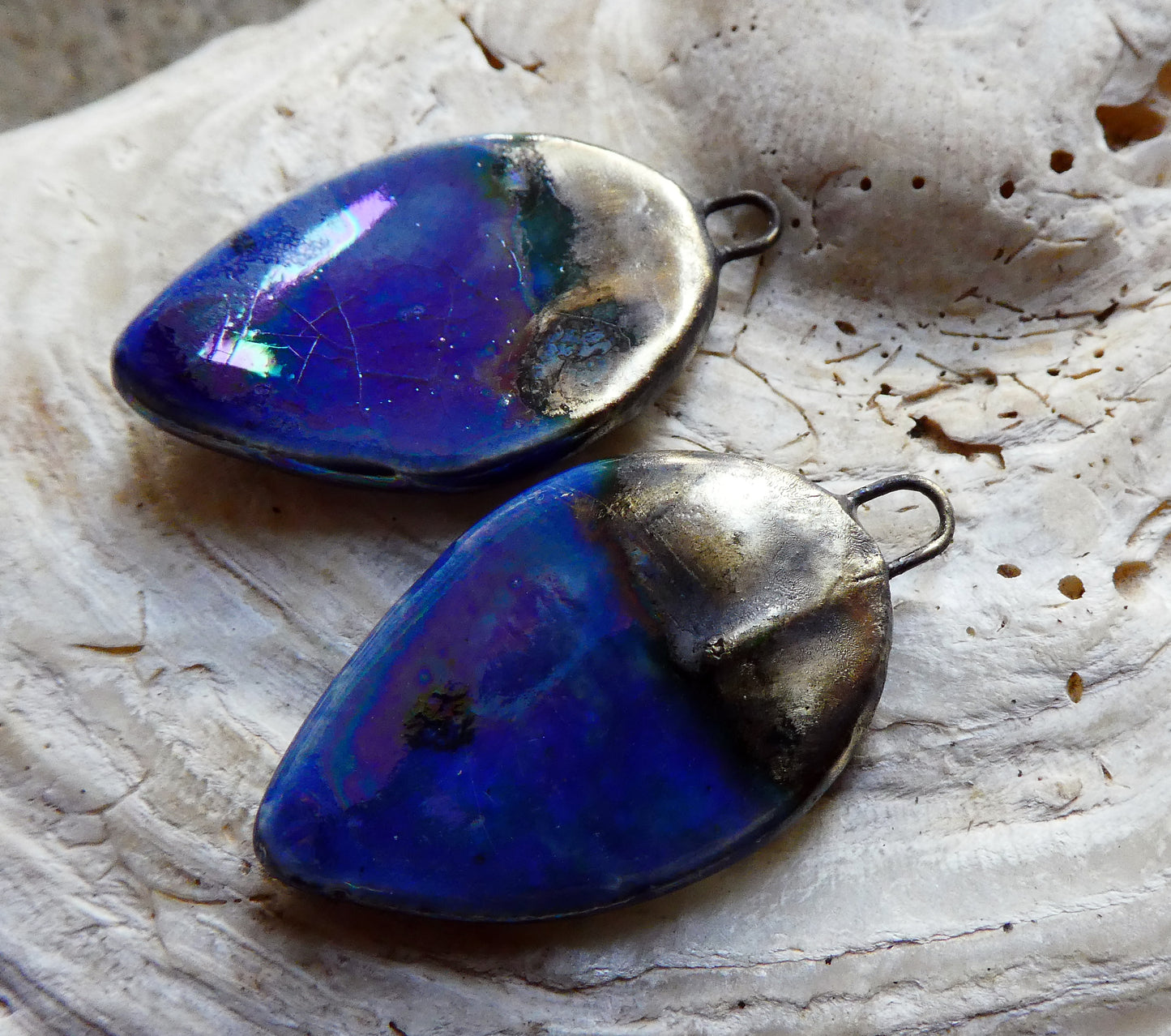 Ceramic Lustrous Flat Leaf Drops - Soft Blue