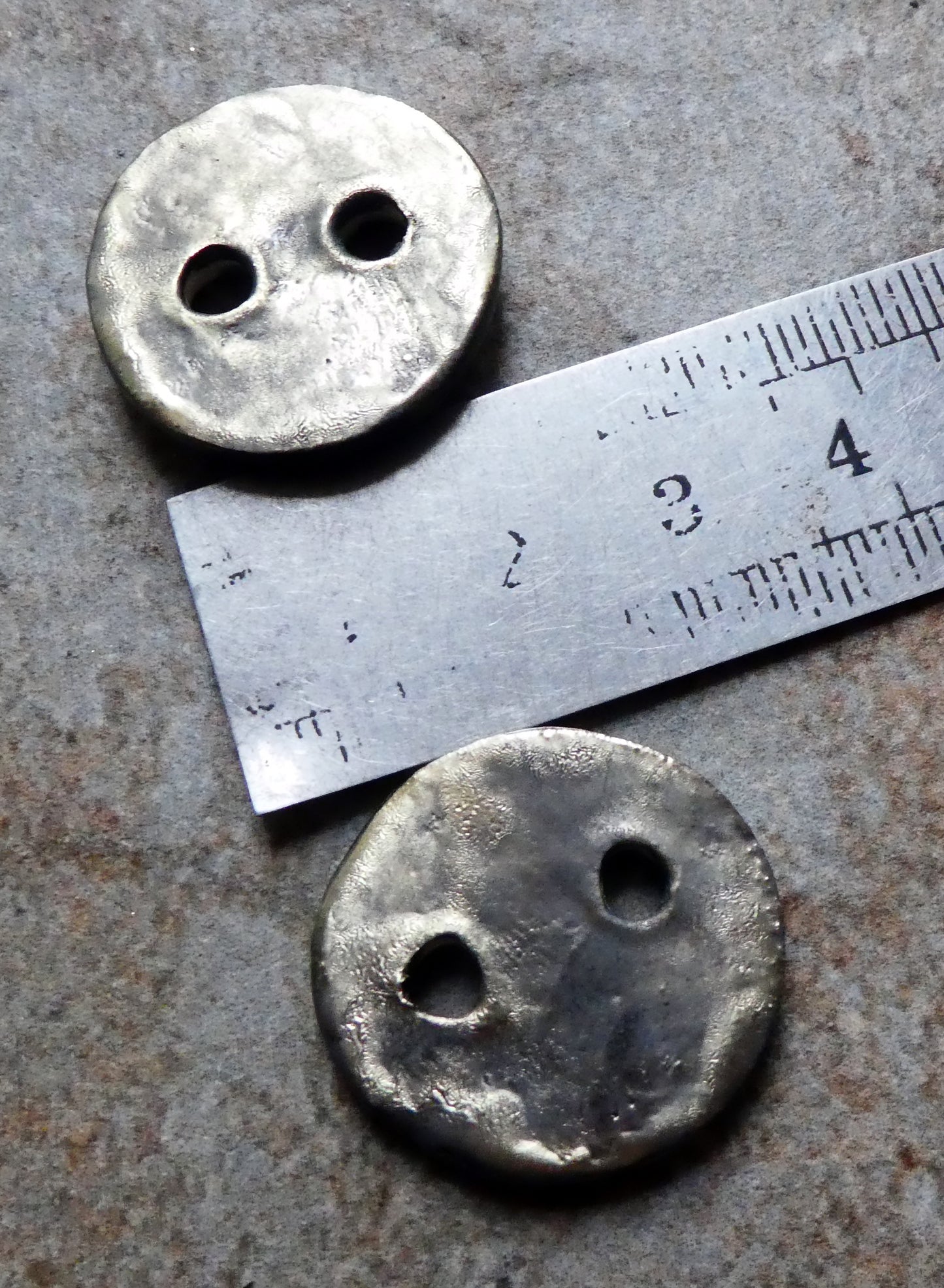 Ceramic Bark Medium Textured Buttons-Amber Ash