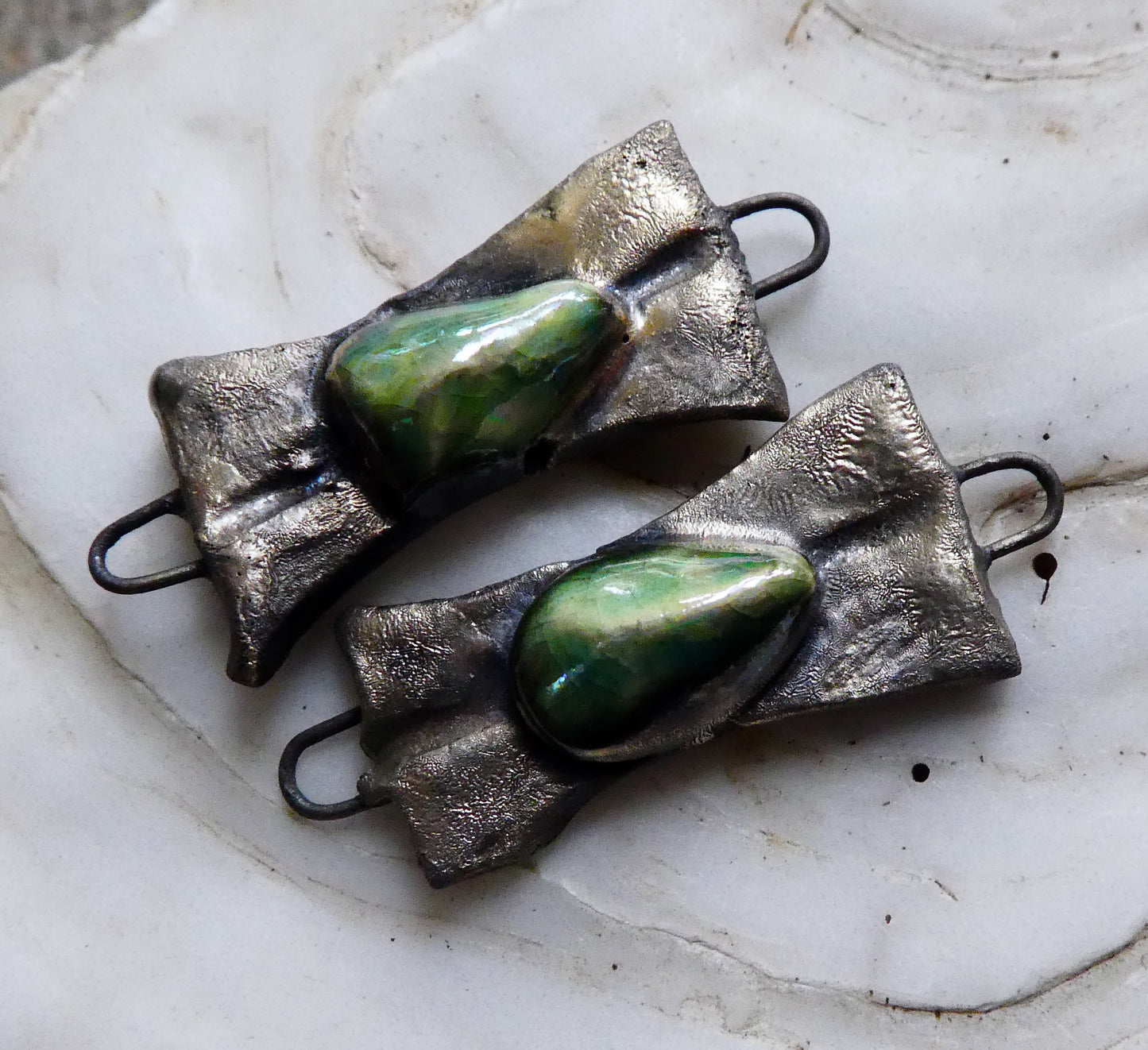 Ceramic Lustrous Little Gem Tablet Connectors - Jurassic