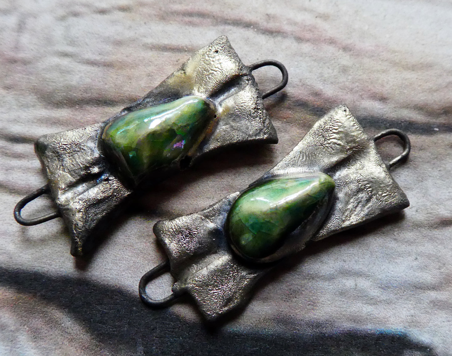 Ceramic Lustrous Little Gem Tablet Connectors - Jurassic