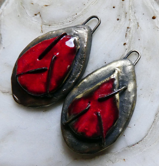 Ceramic  Moulded Teardrop Stapled Charms - Red