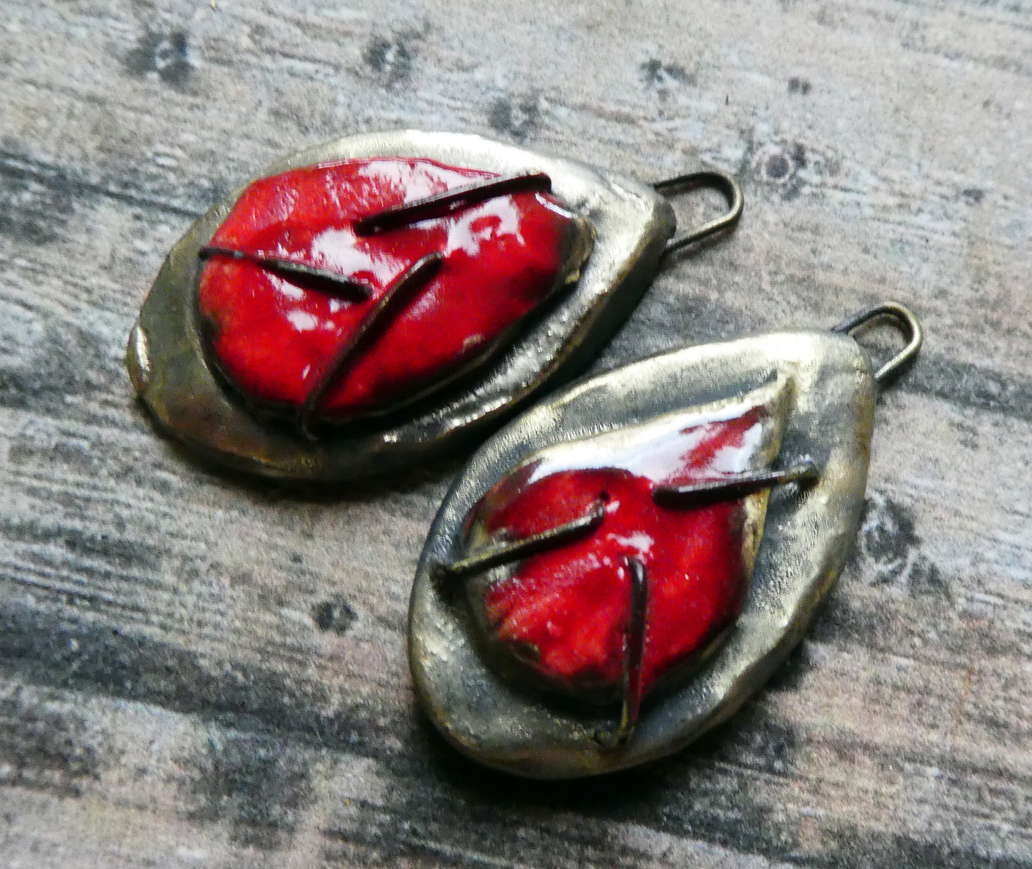 Ceramic  Moulded Teardrop Stapled Charms - Red