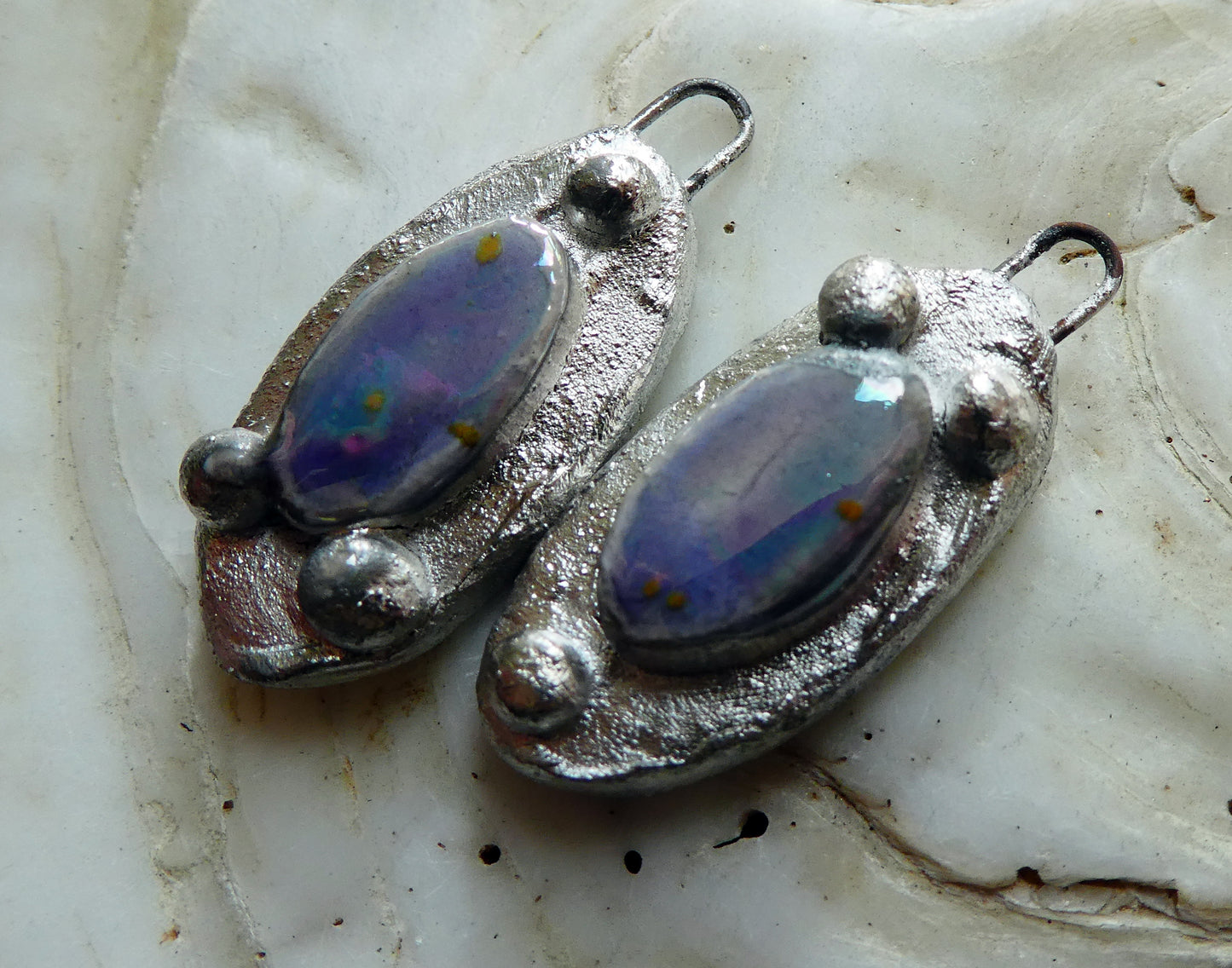 Ceramic Lustrous Silvery Granule Oval Charms - Peritwinkle