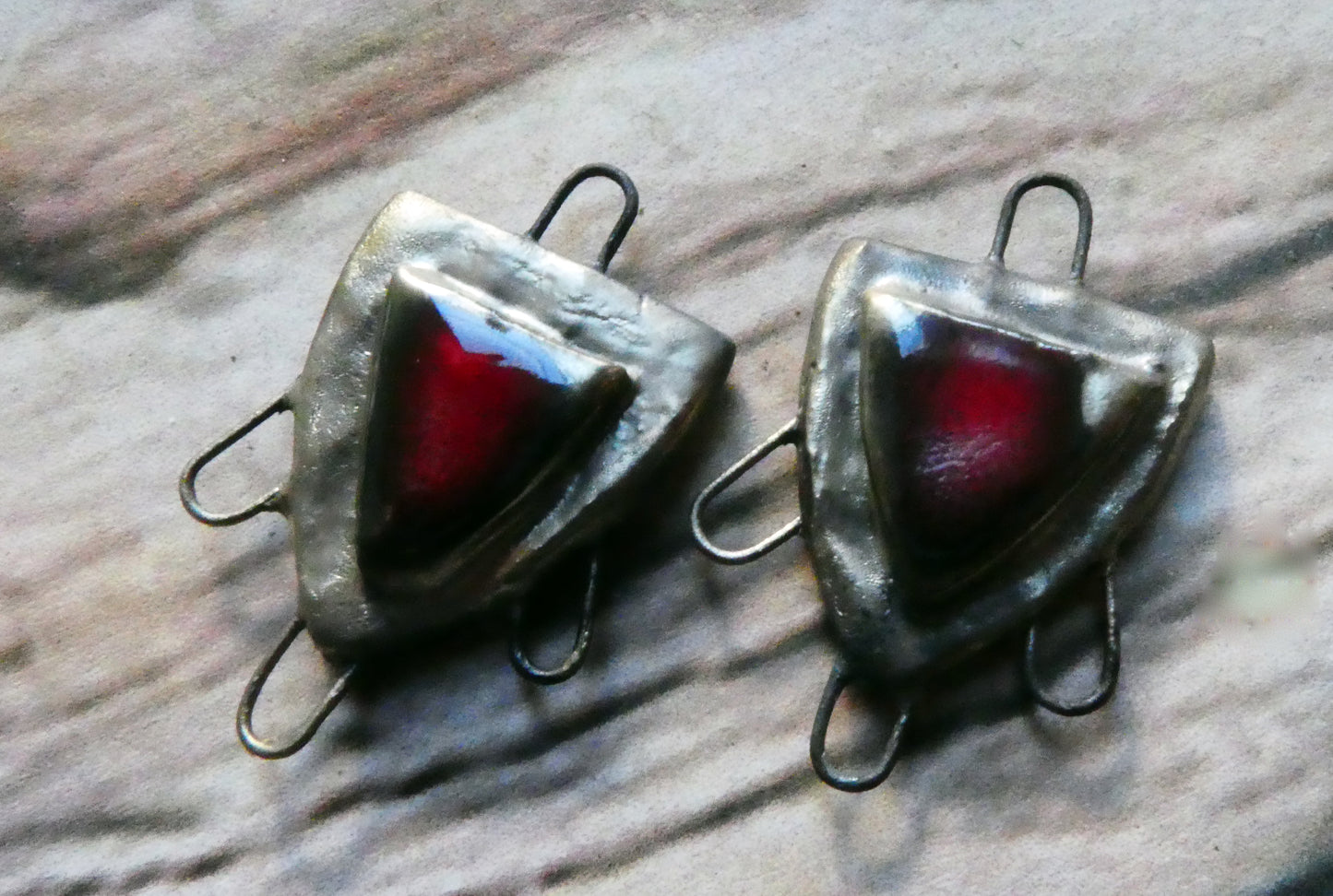 Ceramic Moulded Shield Connectors -Red