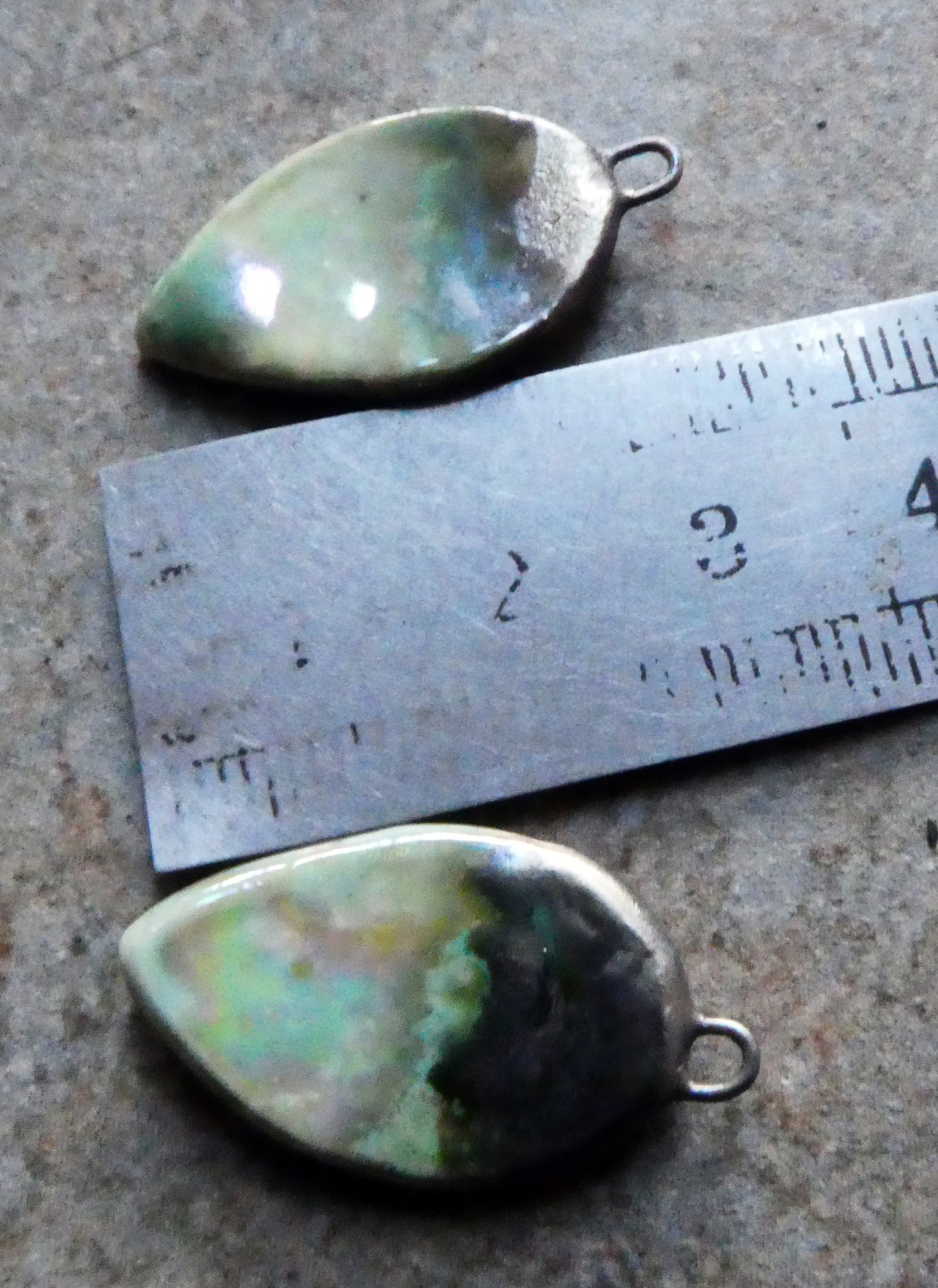 Ceramic Lustrous Flat Leaf Drops -Celadon