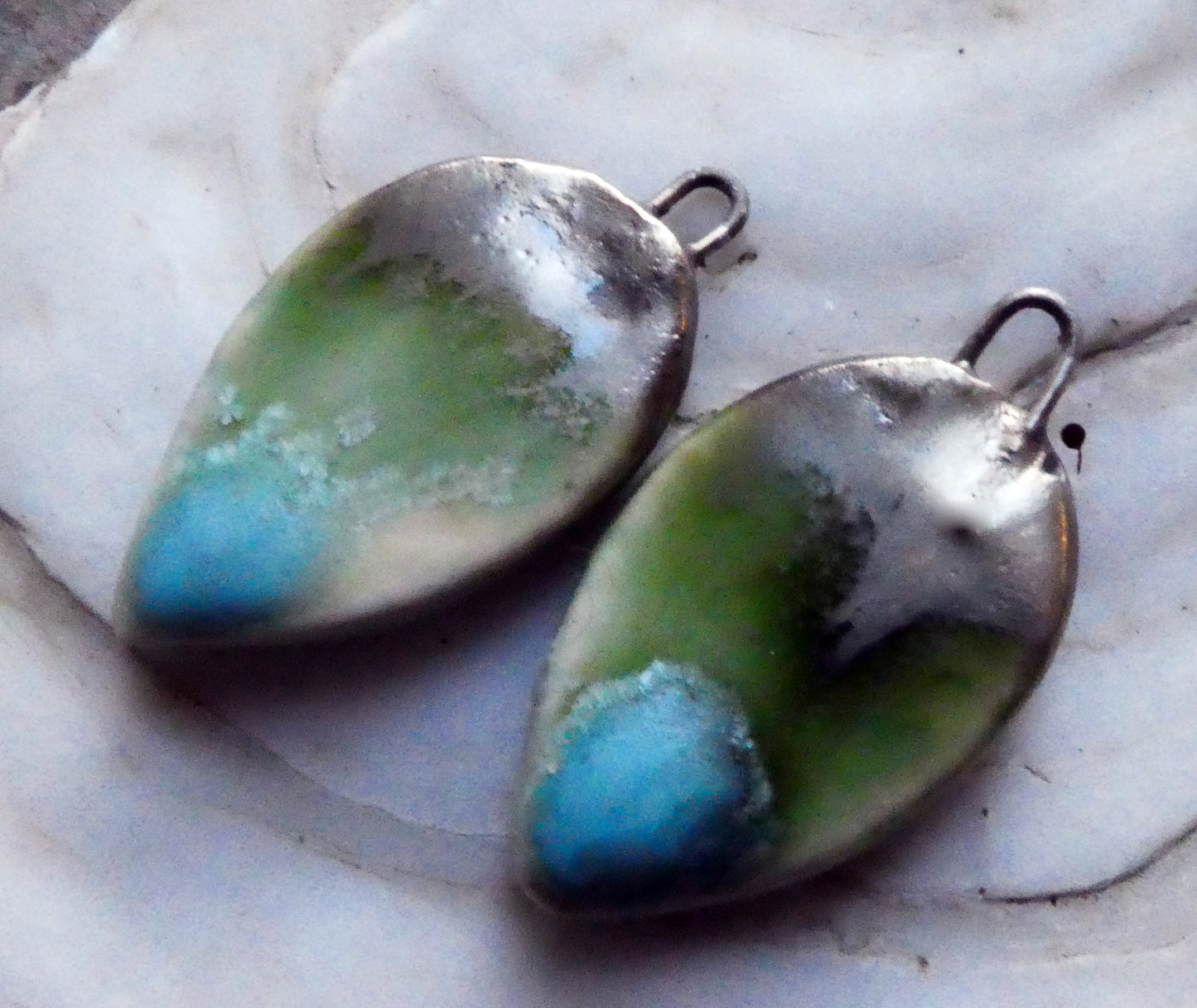 Ceramic Lustrous Flat Leaf Drops -Blue Ice