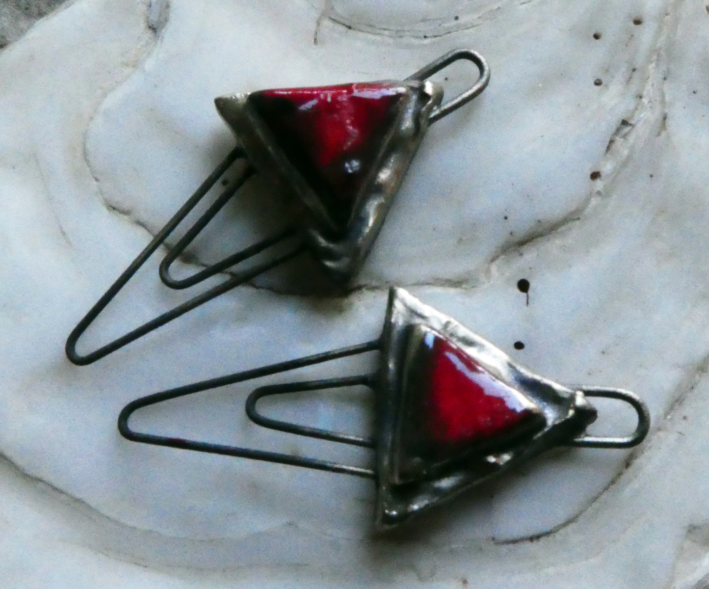 Ceramic Moulded Triangle Double Hoop Connectors- Red